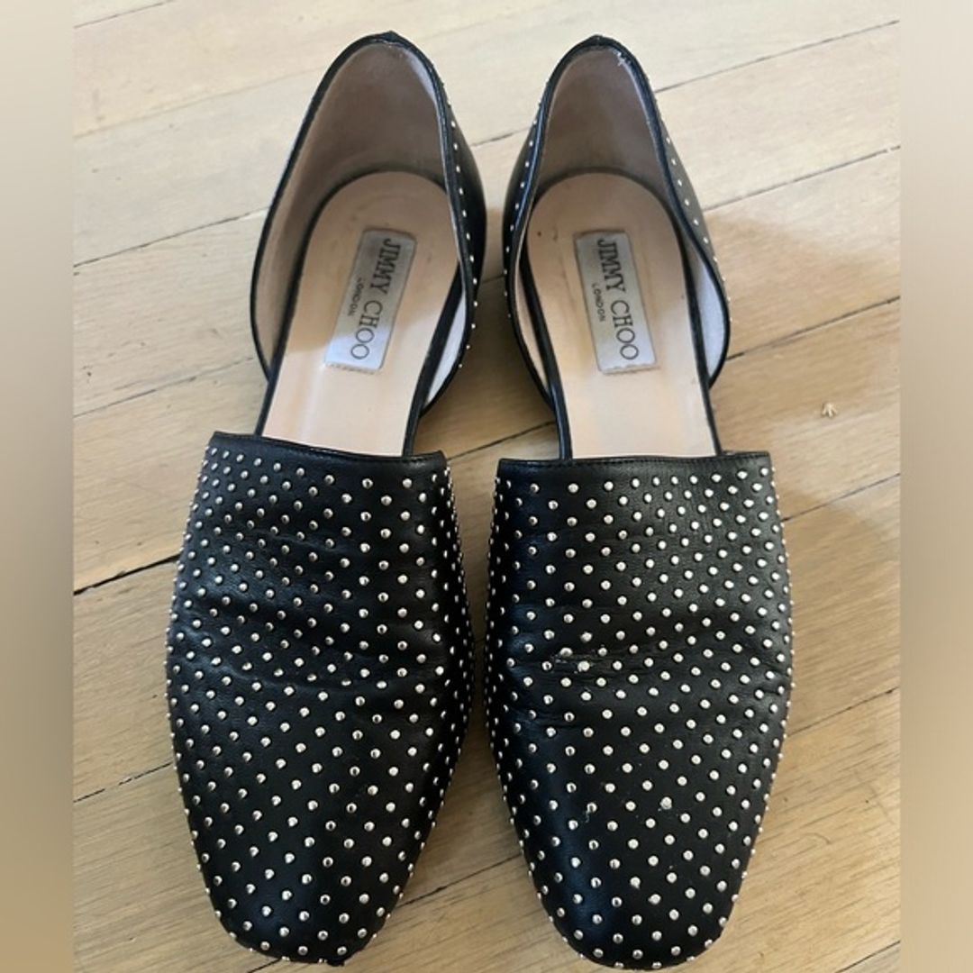 Globe Flat in Black w/ Silver Studs