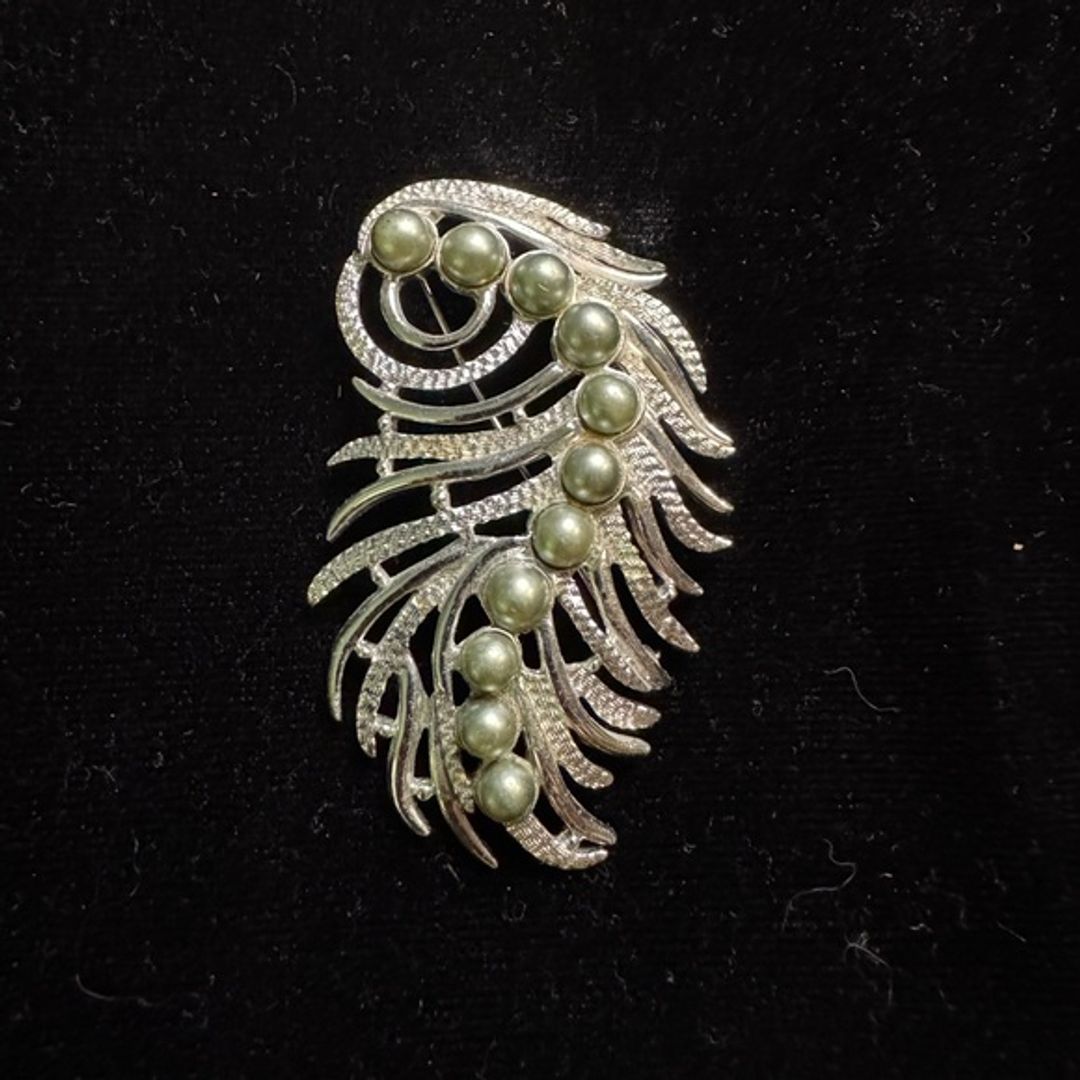 Sarah Coventry Feather Brooch
