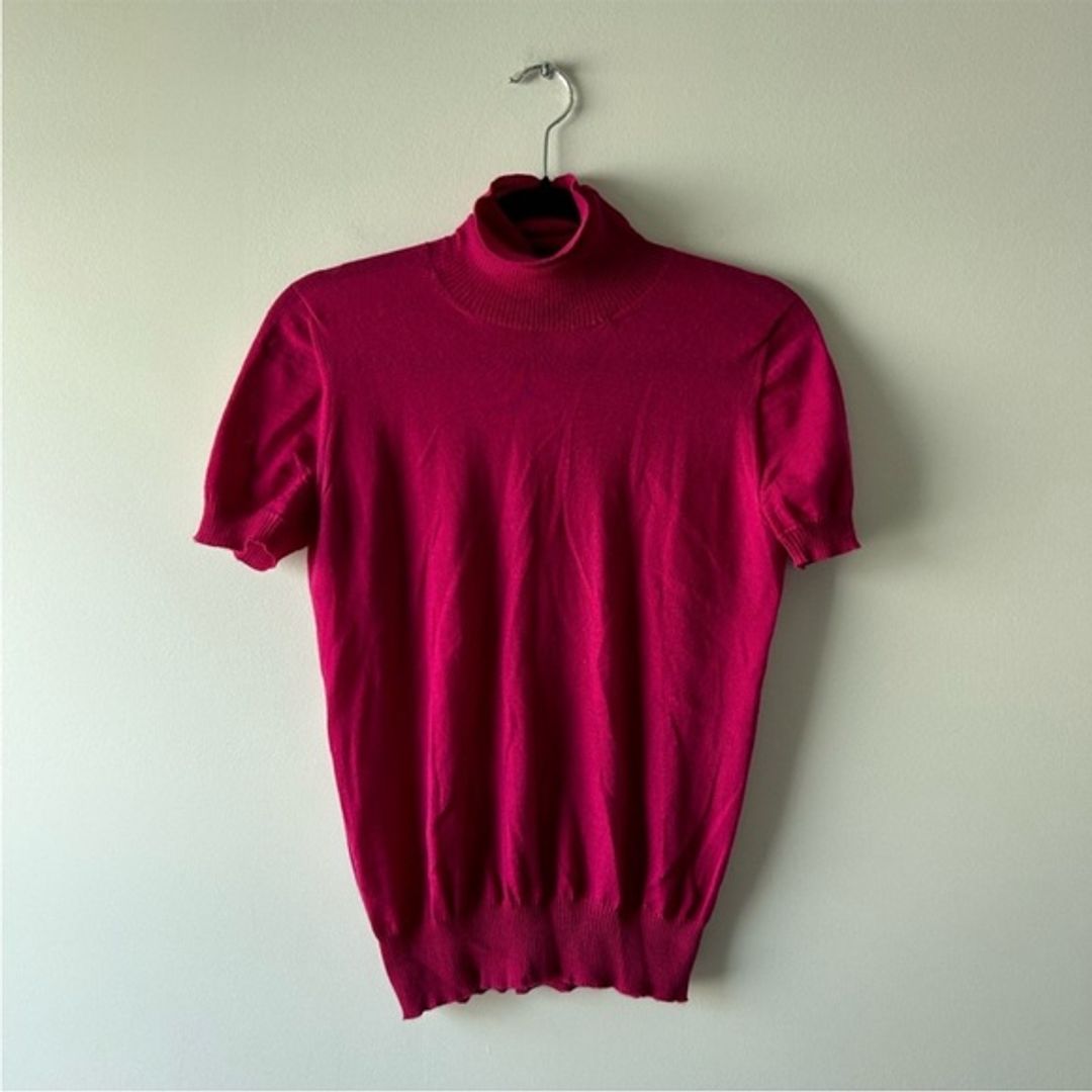 Gucci fuchsia short sleeve cashmere sweater small hole (SOLD AS IS)