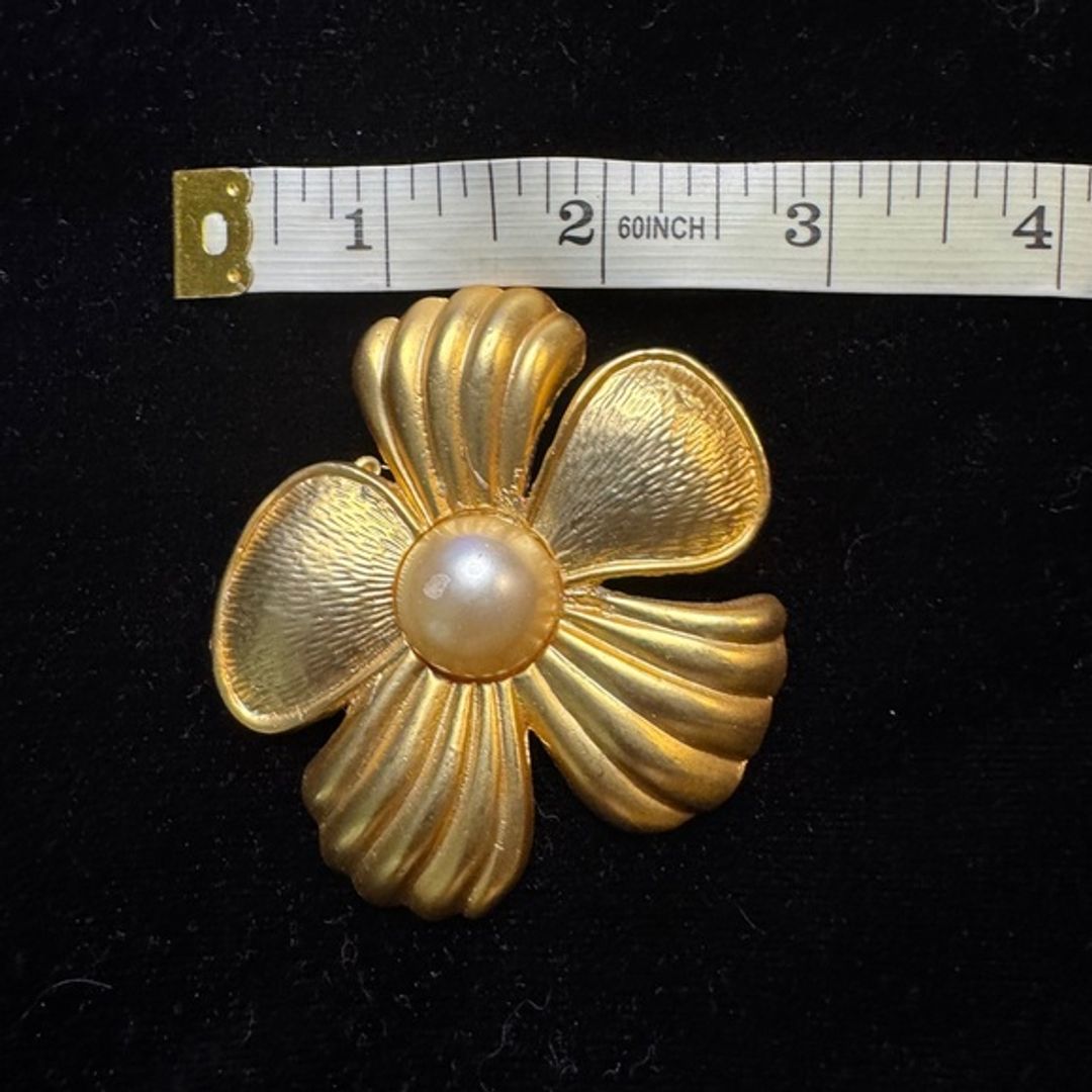 VTG Gold Flower Brooch or Pendant with Pearl Center