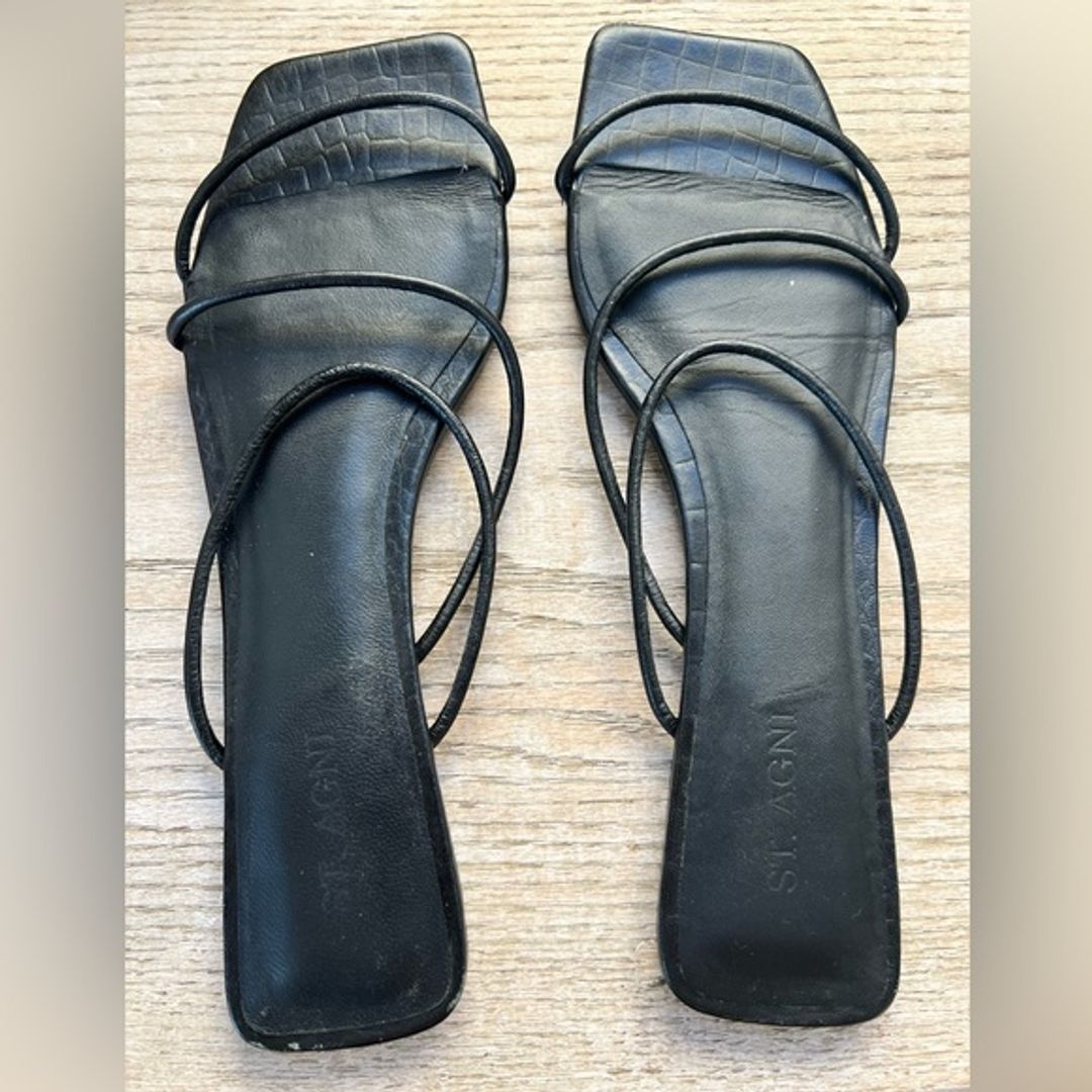 Jackie Croc Flats in Black