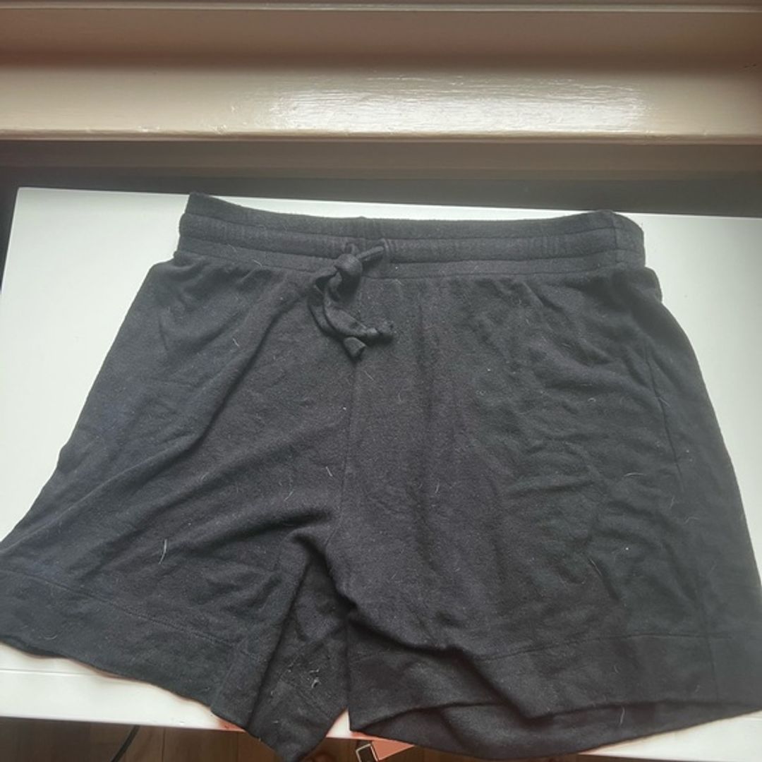 Leset Lori Short in Black