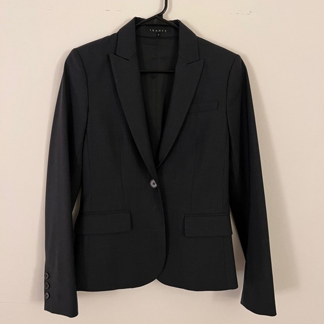 Theory navy wool blazer size 2