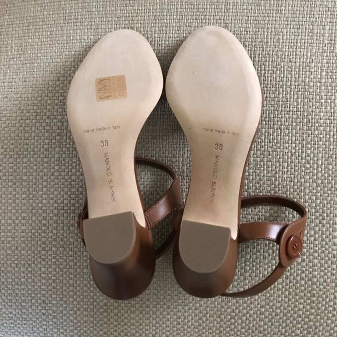 NWT Manolo Blahnik ‘Mulia’ Button Sandal