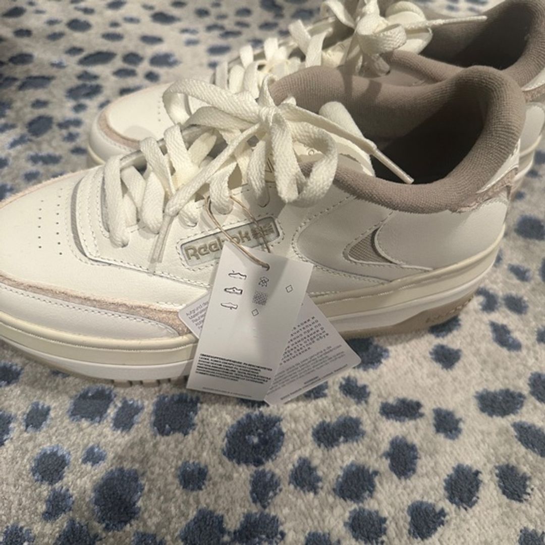 NWT Reebok Women's Beige Vital Neutral Club C Extra Sneakers