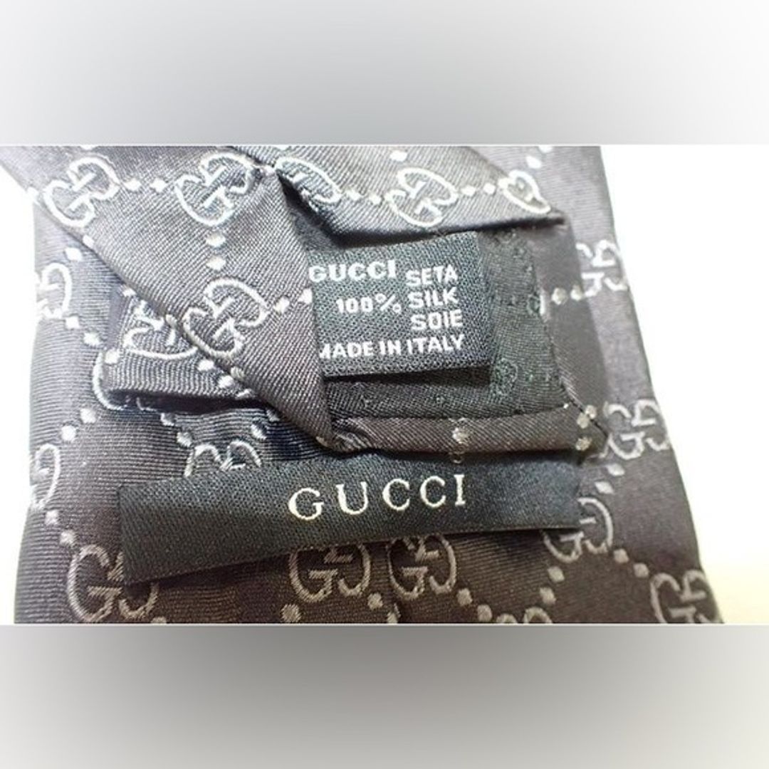 Gucci Vintage Y2K Tom Ford Era Black GG Guccissima Silk Tie w Box

Key Details:
Brand: Gucci
Size and Size Locale: One size, US
Color: Black
Category: Tie
Length: 59.25"
Width: 3"
Material: 100% Silk
Origin: Unknown
Pattern: GG Guccissima
Occasion: Business, formal wear
Special Features: Vintage Tom Ford era design, includes original box