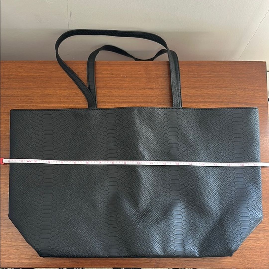 Bloomingdale's Black Snakeskin Textured Tote Handbag