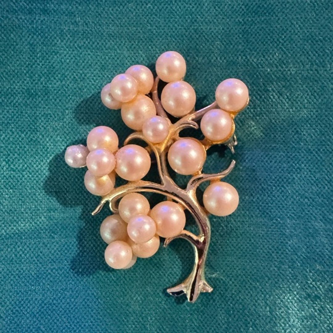 VTG White Faux Pearl Tree Brooch with Creamy Pearls