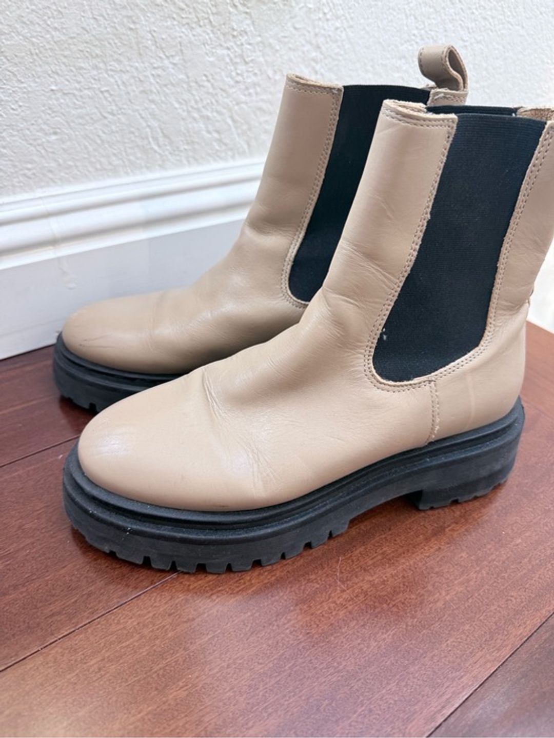 &OtherStories Chunky Leather Chelsea Boots