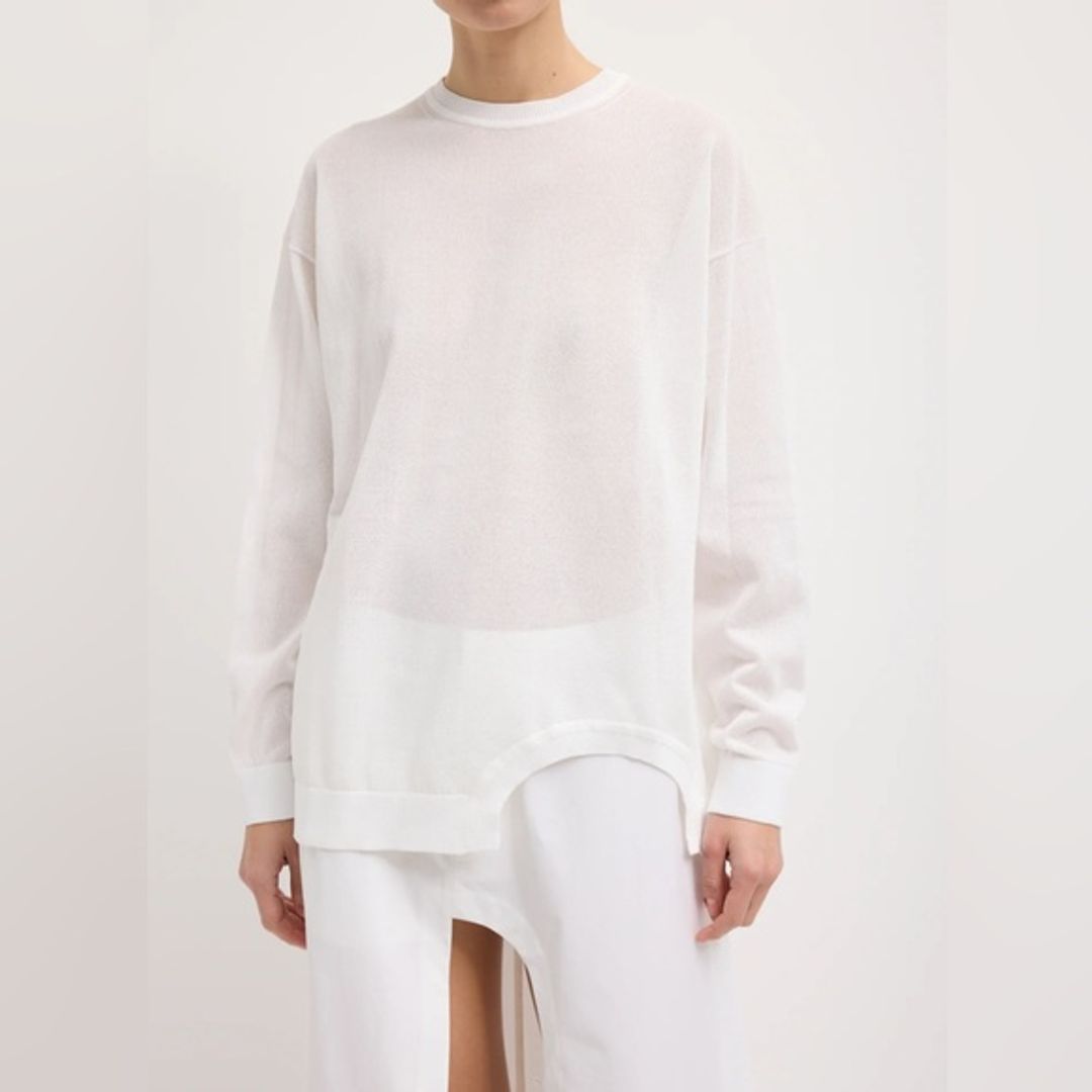 Crispy Sweater With Cut Out Detail