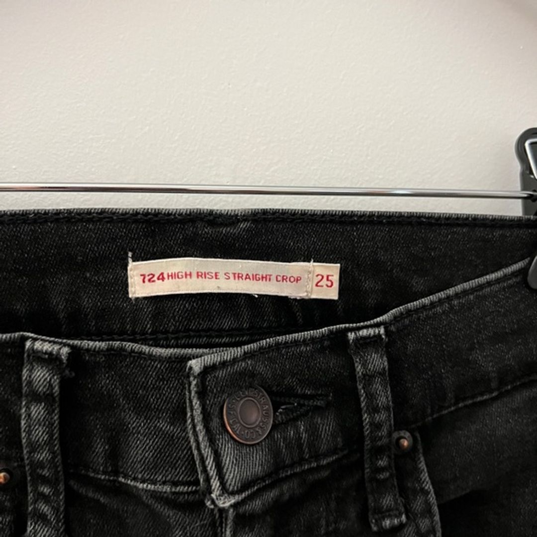 Levi’s 724 High Rise Slim Straight Crop Women's Jeans