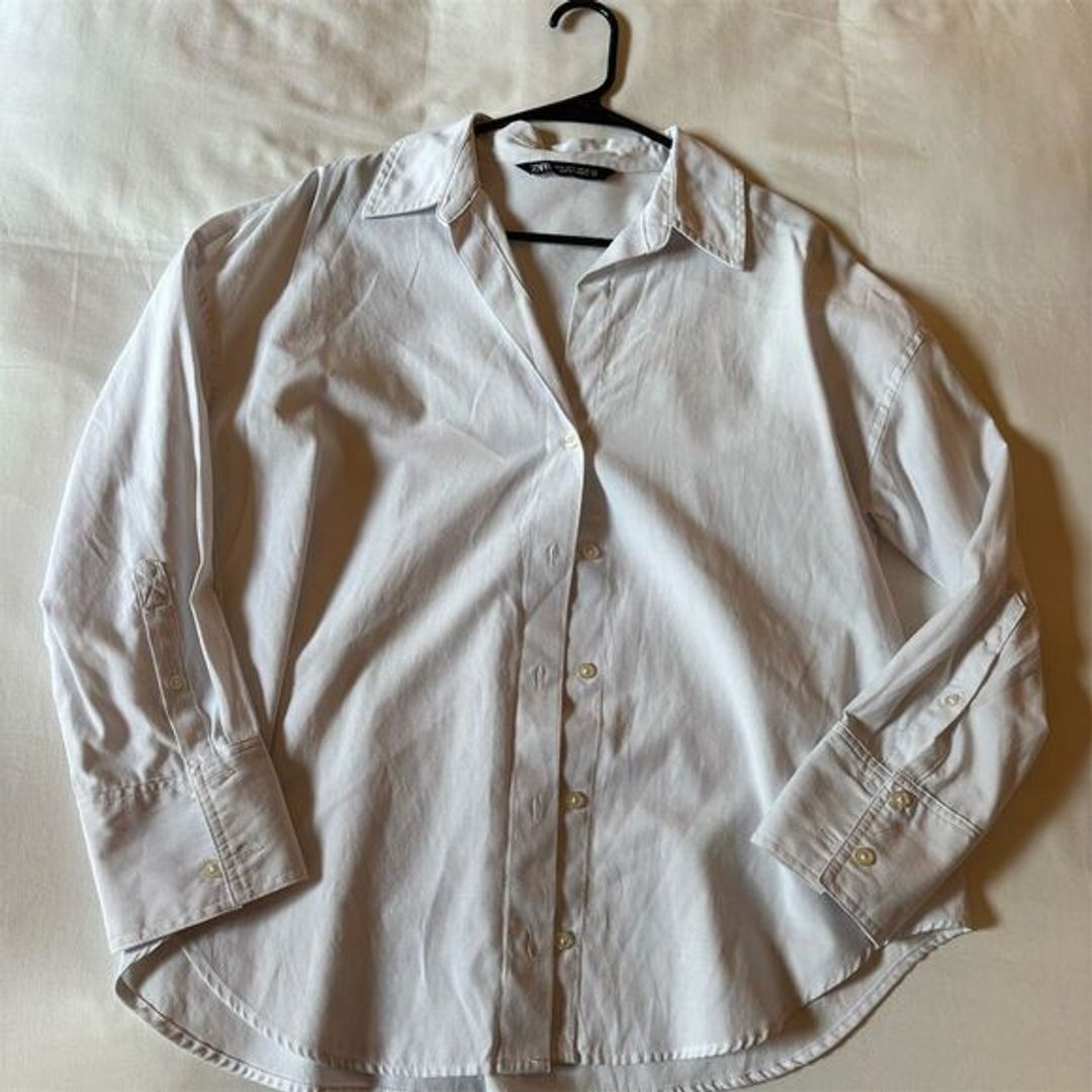 NWT Zara Small Oversized Boyfriend White Long Sleeve Button-Up Shirt Casual  
Key Details:  
Brand: Zara  
Size and Size Locale: S, US  
Department: Women's  
Color: White  
Category: Button-Up  
Material: Cotton  
Care Instructions: Machine washable  
Occasion: Casual  
Fit: Standard