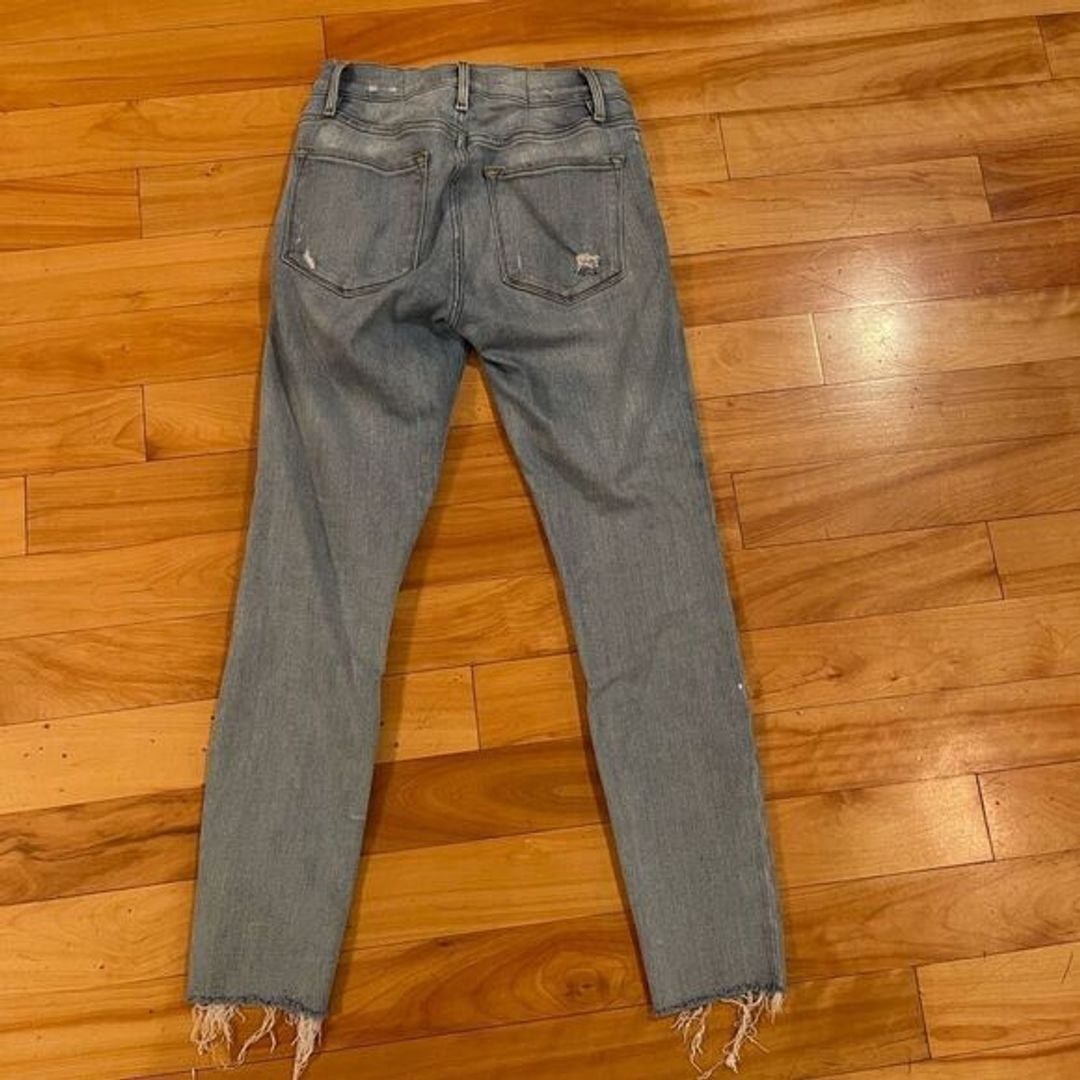 FRAME DENIM light wash, raw hem jeans size 26!