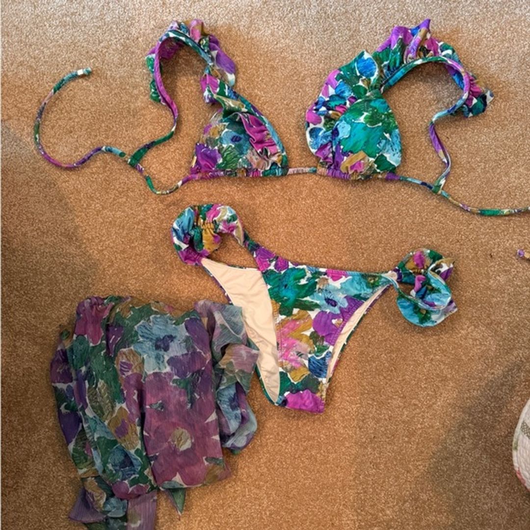 Patbo Gabi Bikini & Pareo Skirt