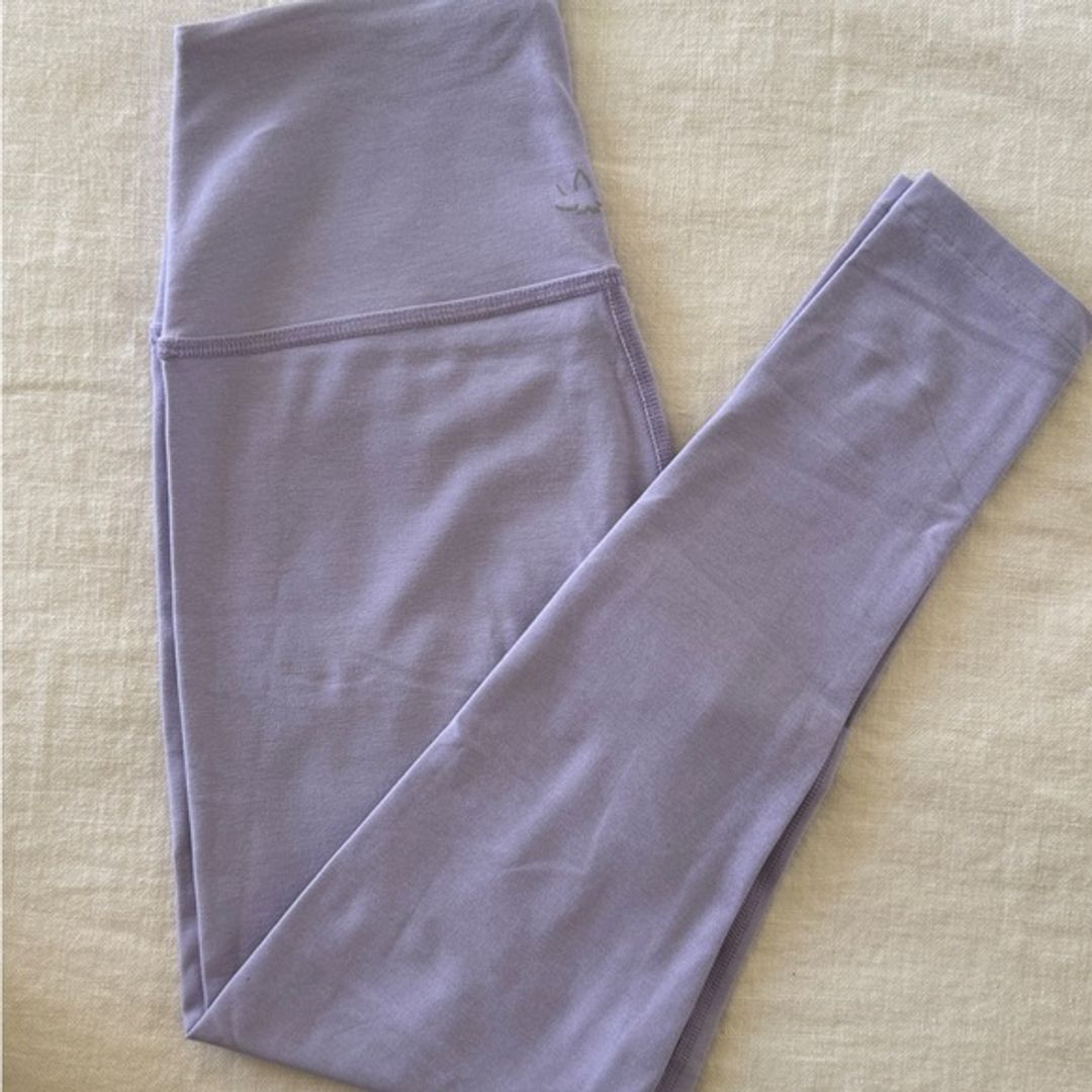 Beyond Yoga Purple Leggings
Key Details:
Brand: Beyond Yoga
Size and Size Locale: M, US
Color: Purple
Category: Leggings
Special Features: Never been worn, in perfect condition