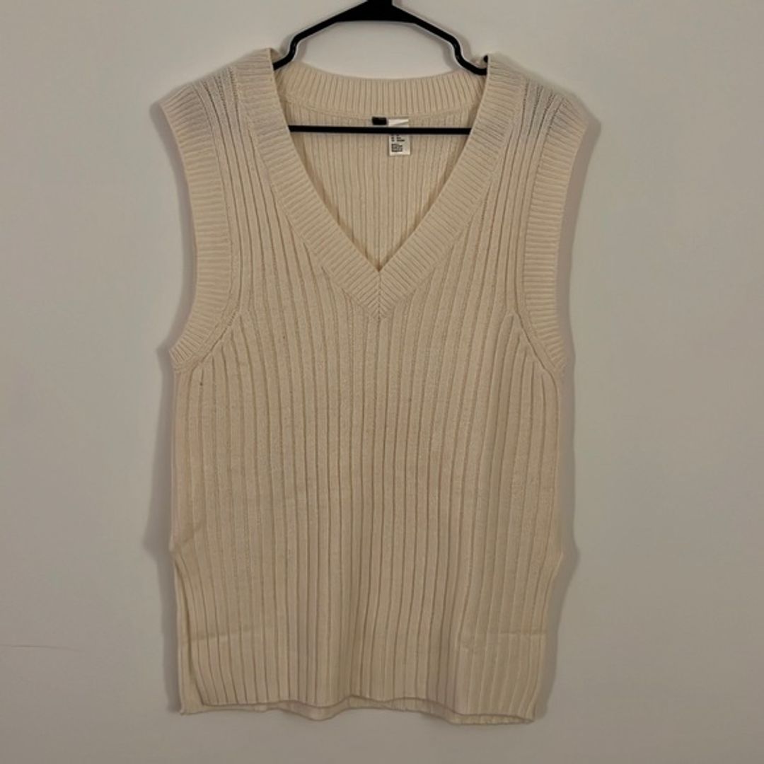 H&M cream white ribbed knit v neck sweater vest long size xs like new
