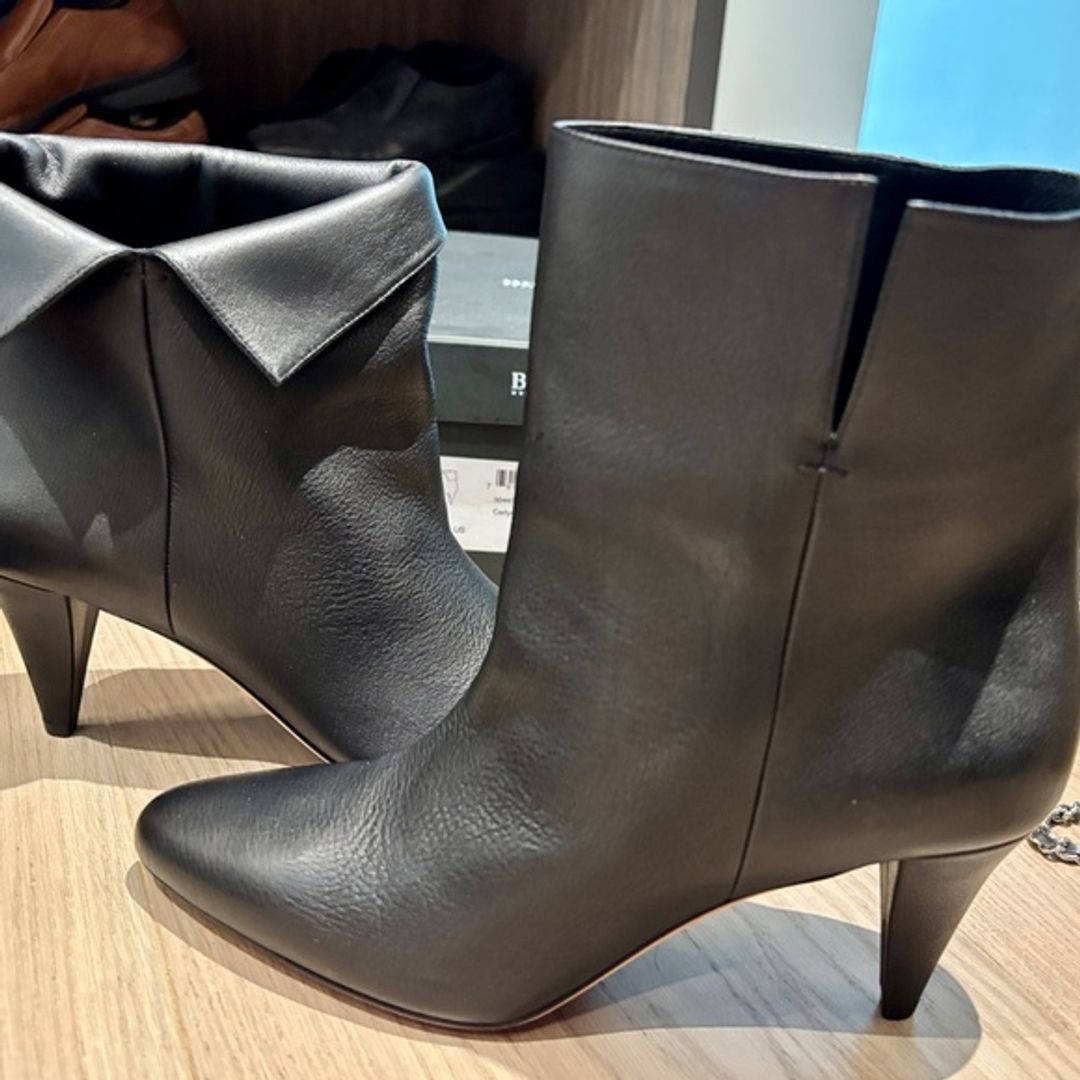 NWT Hugo Boss Carlyle Leather Booties