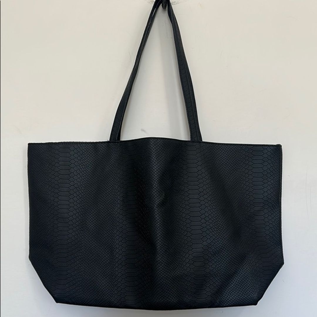 Bloomingdale's Black Snakeskin Textured Tote Handbag