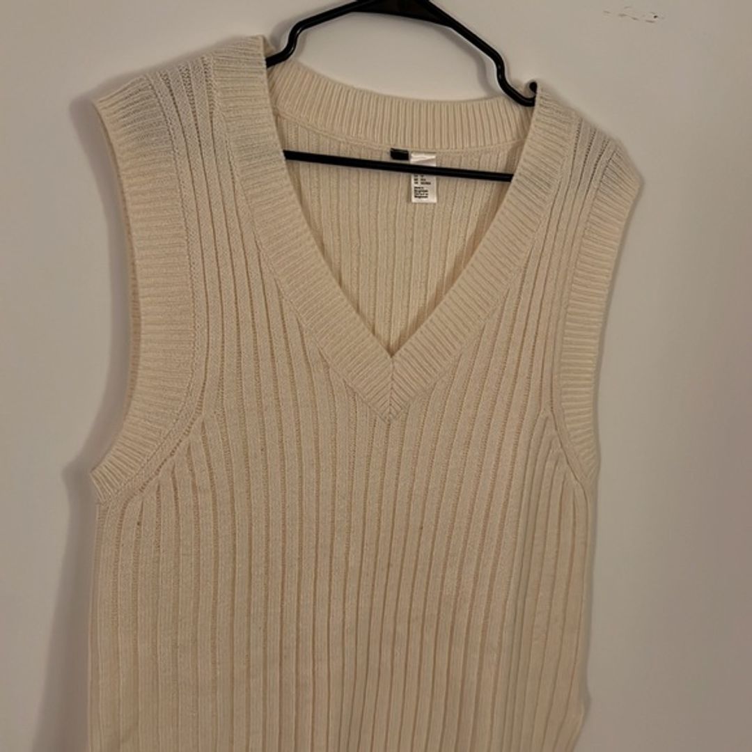 H&M Ribbed Knit V Neck Sweater Vest