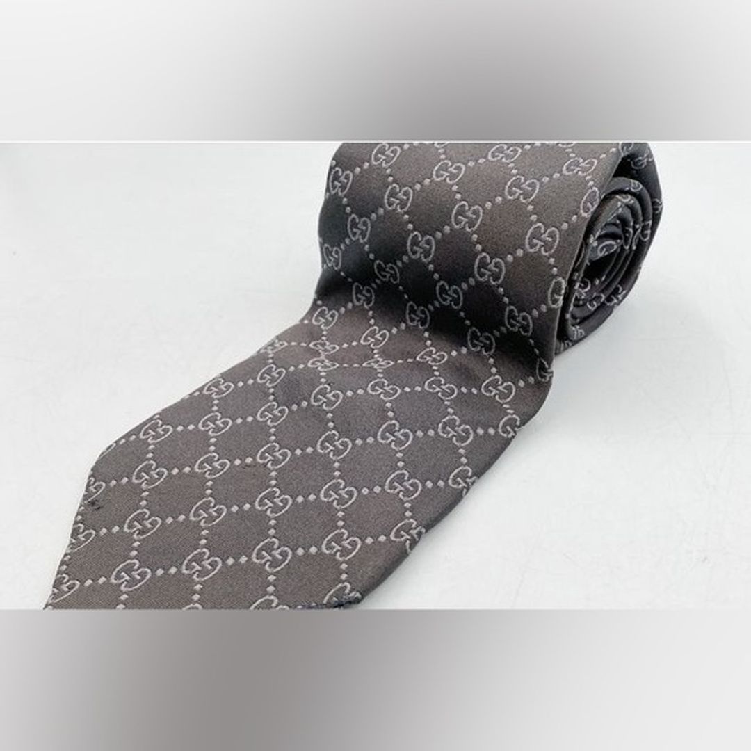 Gucci Vintage Y2K Tom Ford Era Black GG Guccissima Silk Tie w Box

Key Details:
Brand: Gucci
Size and Size Locale: One size, US
Color: Black
Category: Tie
Length: 59.25"
Width: 3"
Material: 100% Silk
Origin: Unknown
Pattern: GG Guccissima
Occasion: Business, formal wear
Special Features: Vintage Tom Ford era design, includes original box