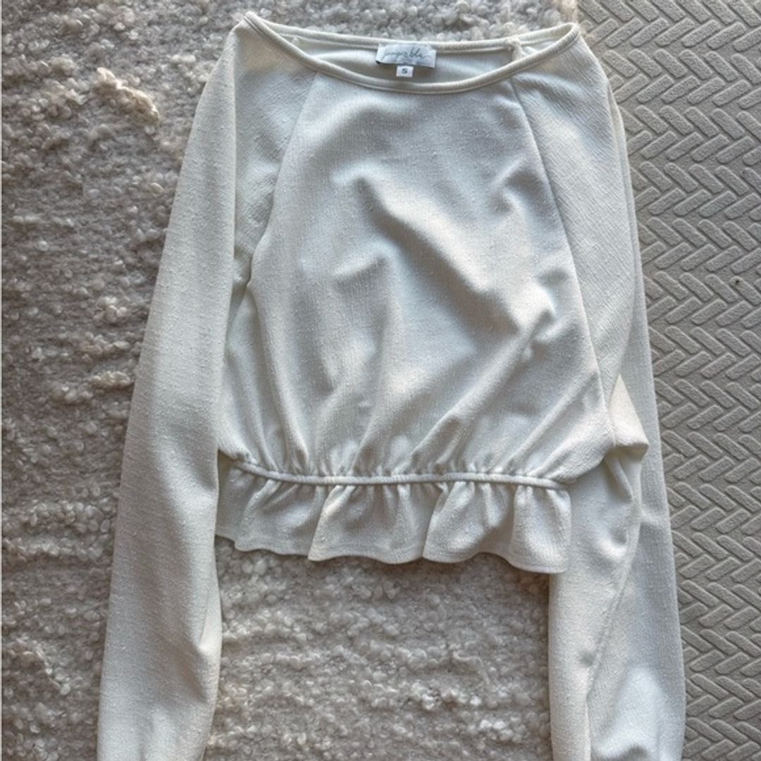 Elegant White Long Sleeve Top with Ruffles