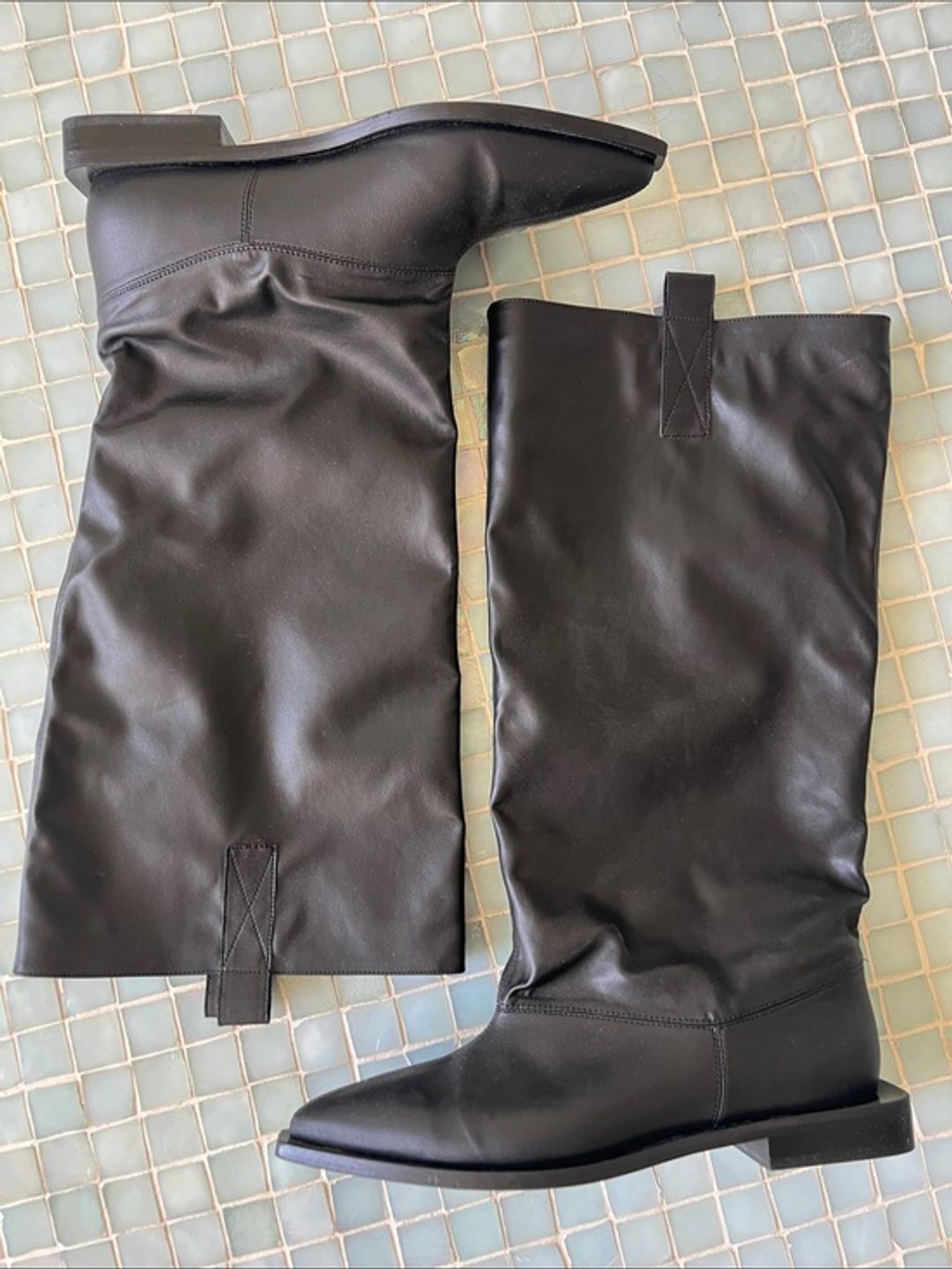 Western loose flat tubular leather boots
