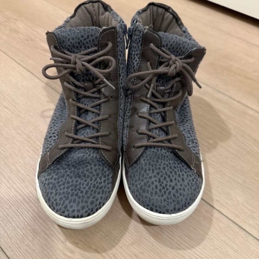 Stylish Gray High-Top Sneakers