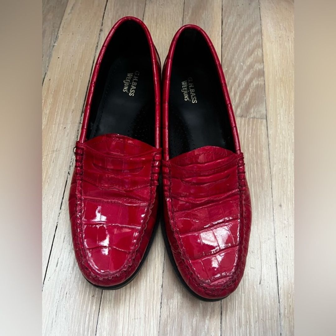 Whitney Coco Weejuns Loafers Croc-Embossed in Red