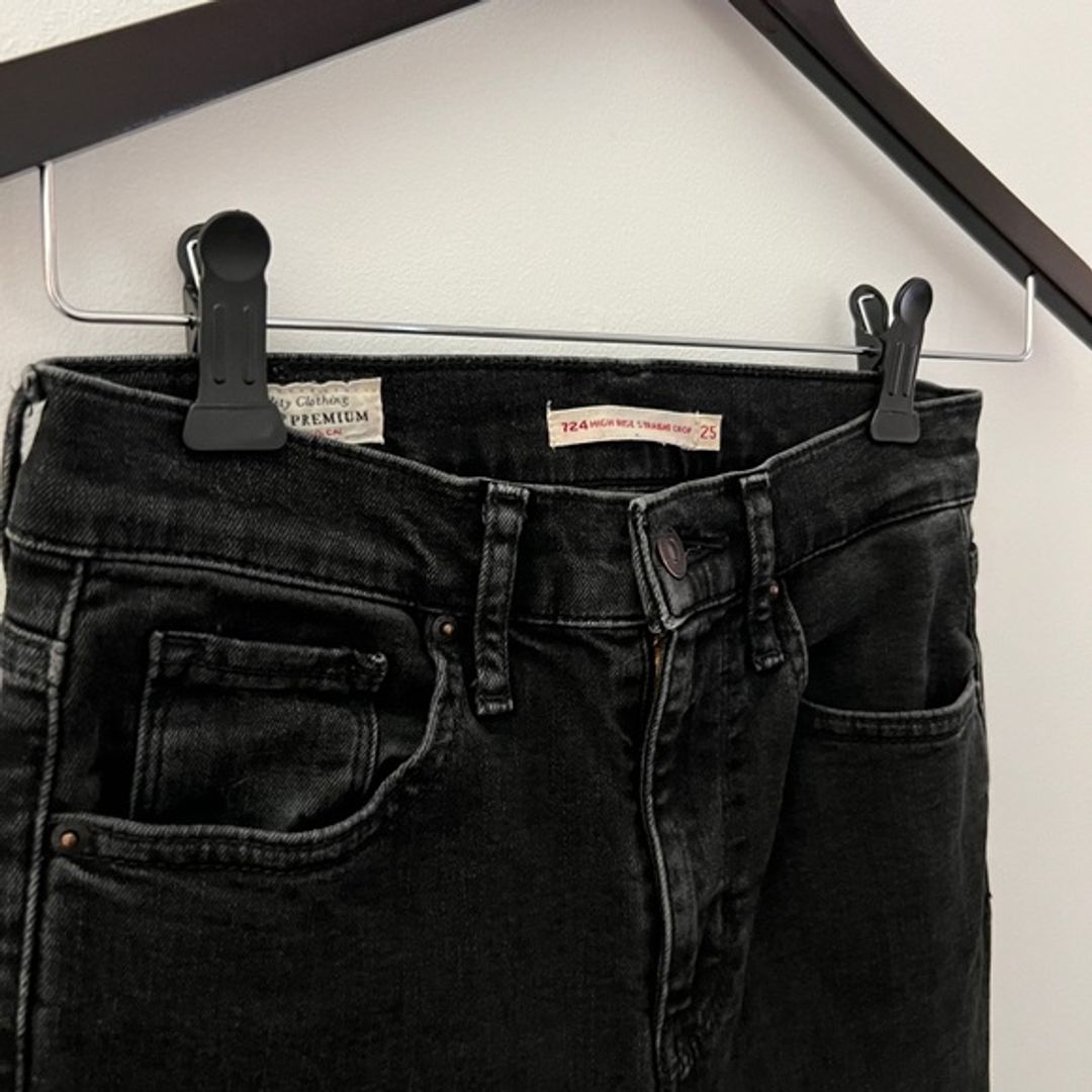 Levi’s 724 High Rise Slim Straight Crop Women's Jeans