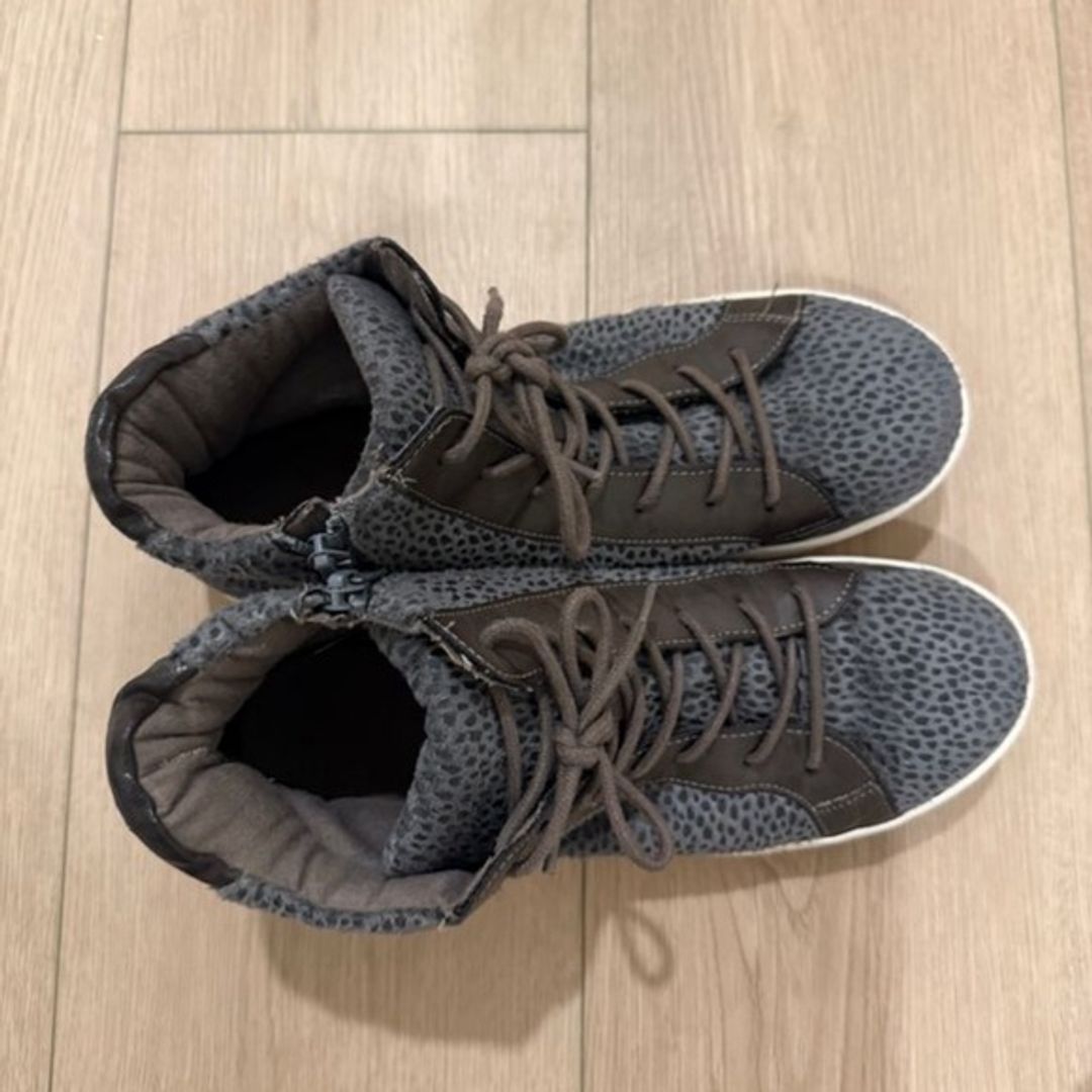 Stylish Gray High-Top Sneakers