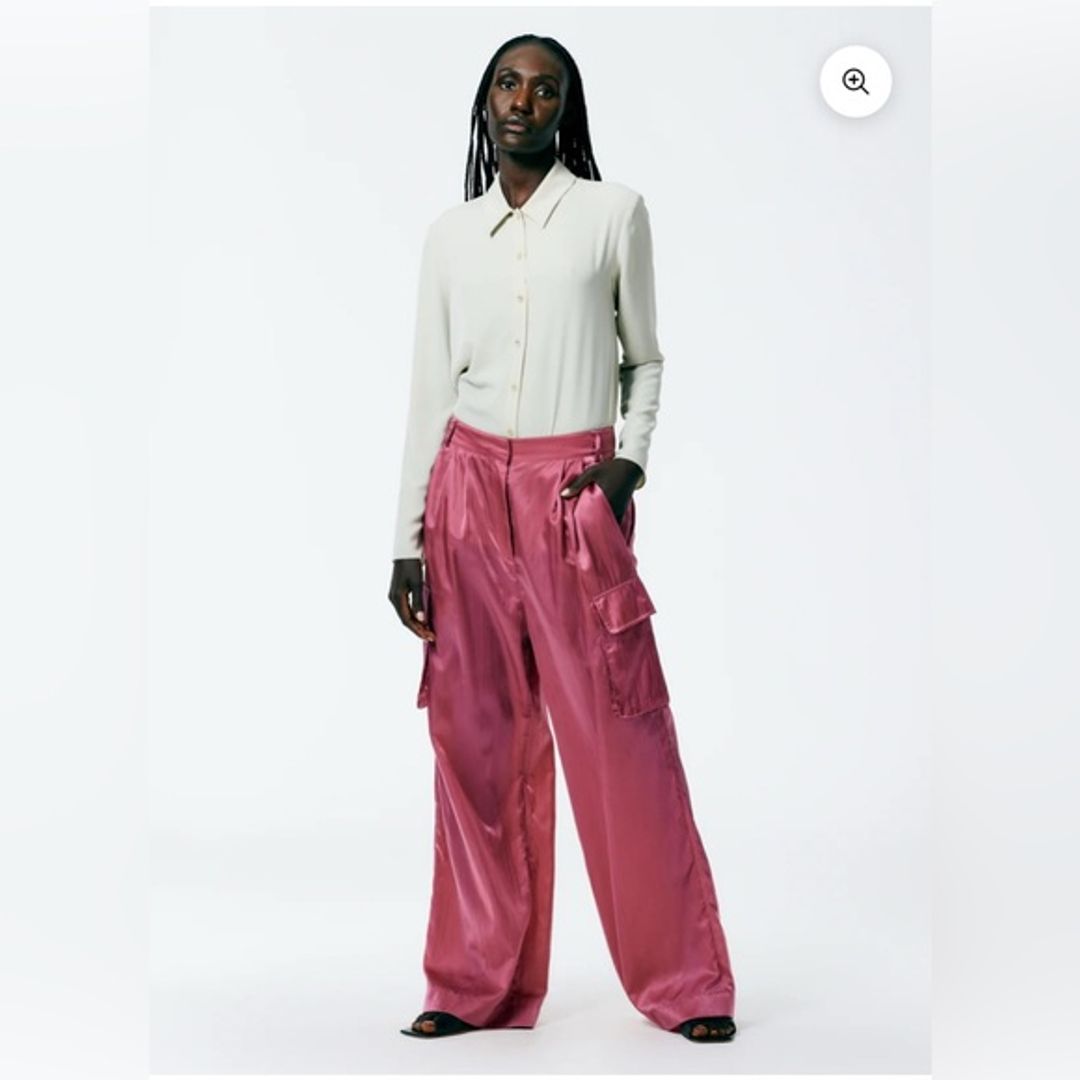 Tibi Shiny Nylon Pleated Stella Cargo Pant Rose 2 (Pink) - Size 24, US  
Key Details:  
Brand: Tibi  
Size and Size Locale: 24, US  
Color: Pink  
Category: Pants  
Material: Nylon satin  
Special Features: Water-resistant finish, oversized design
