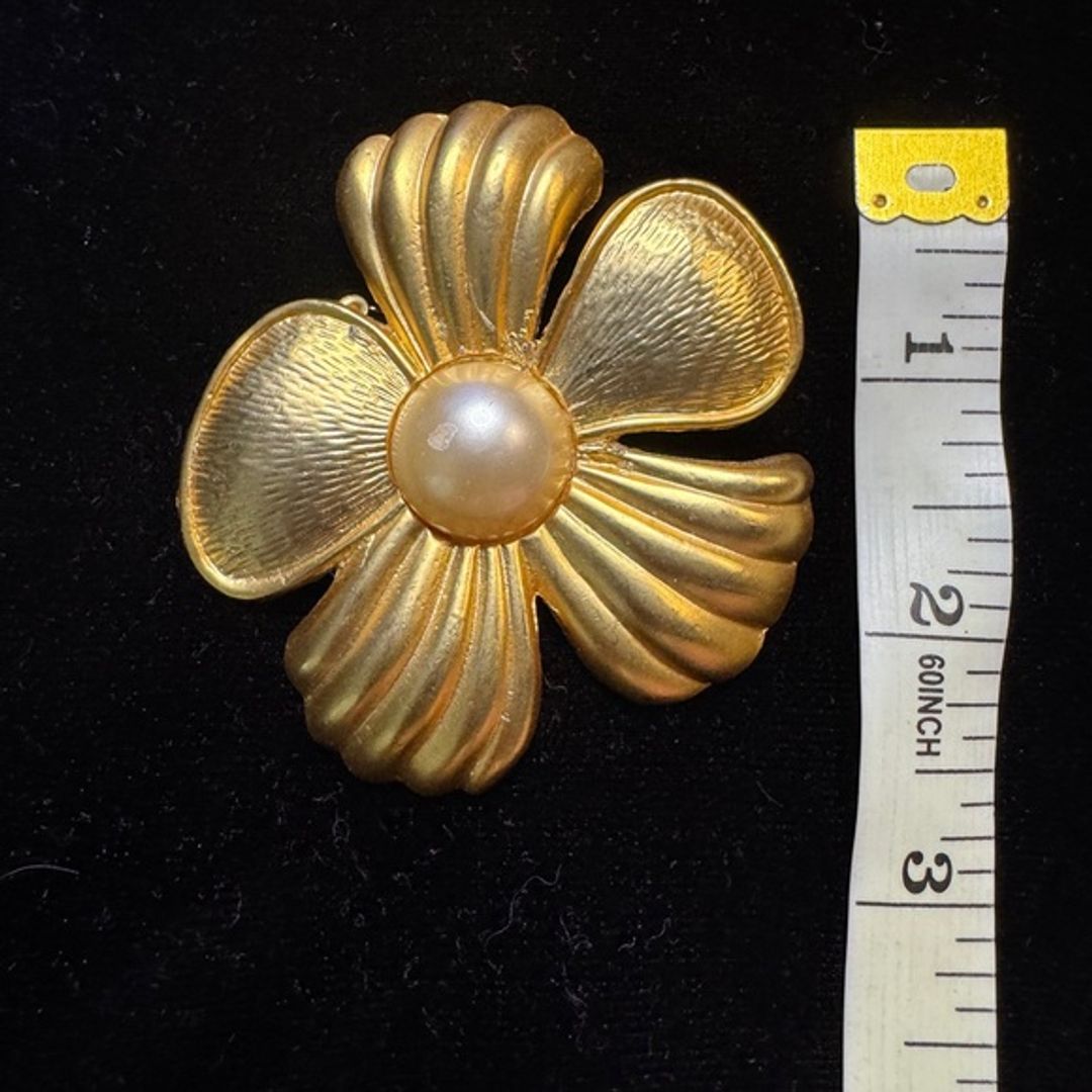 VTG Gold Flower Brooch or Pendant with Pearl Center