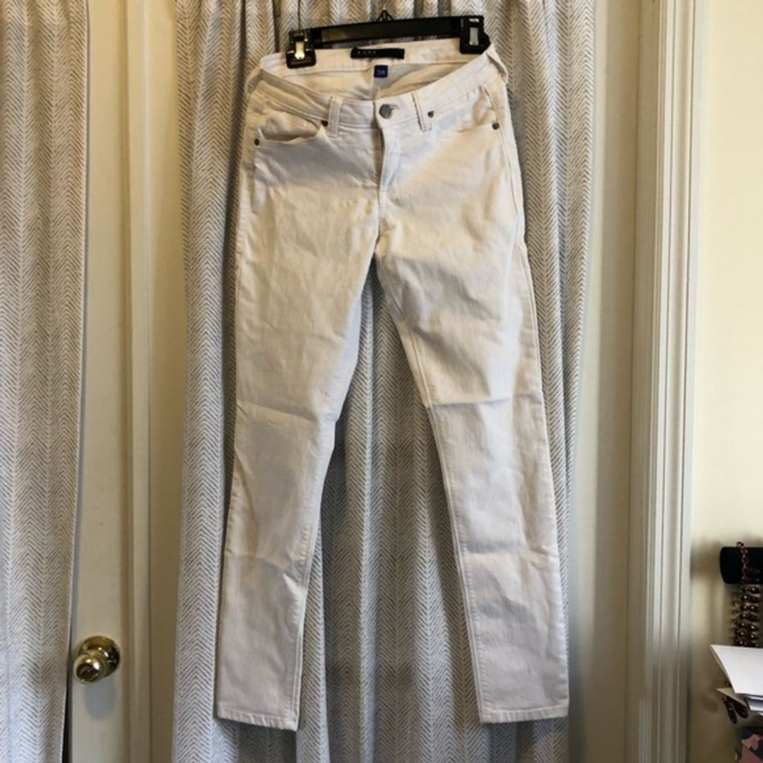 White Skinny jeans- size 28 Fade To Blue
