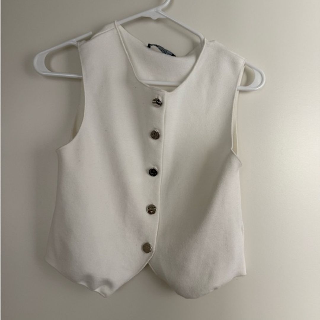 NWT Zara White Sleeveless Button-Up Top