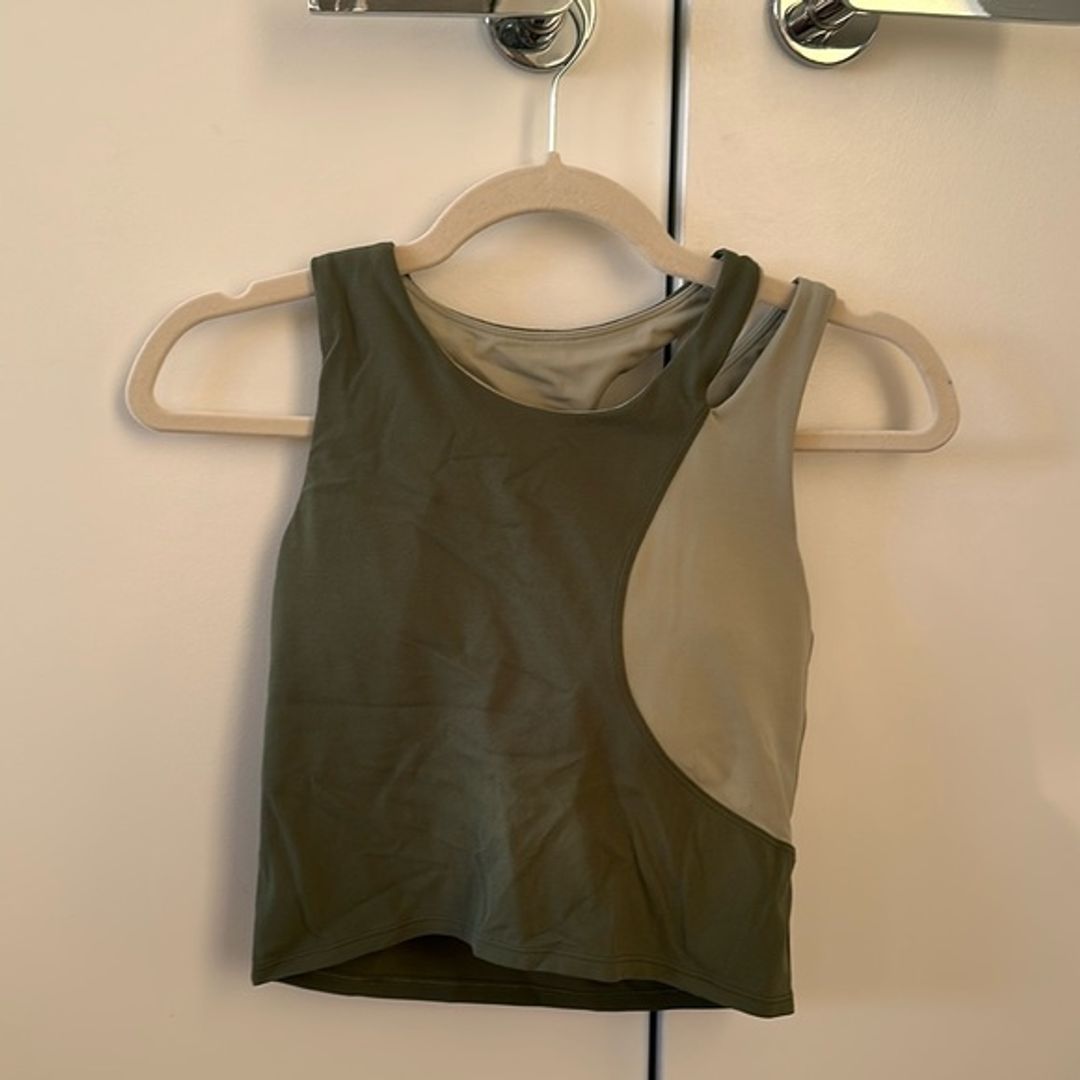 Two-toned green lululemon tank top
