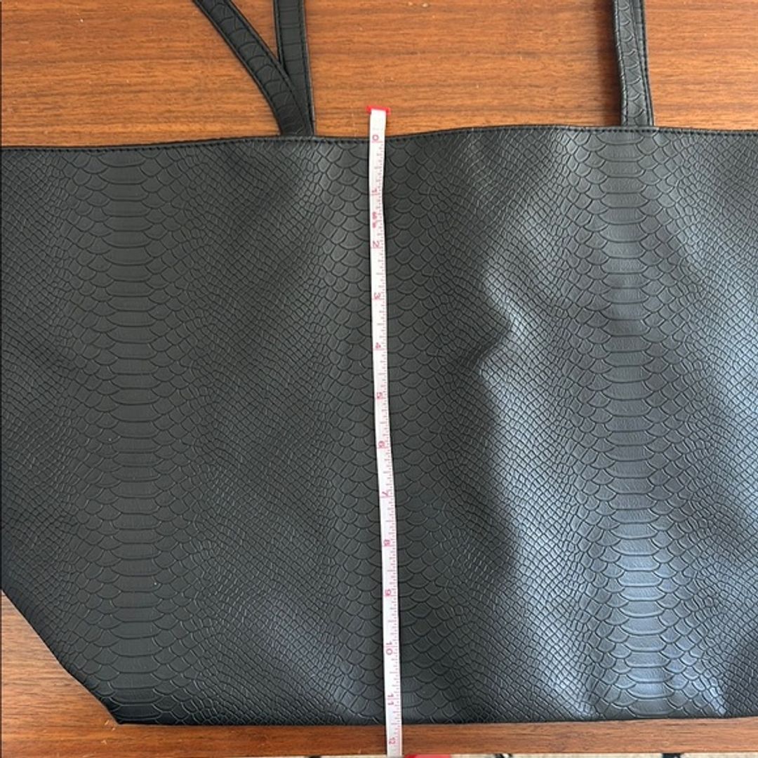 Bloomingdale's Black Snakeskin Textured Tote Handbag