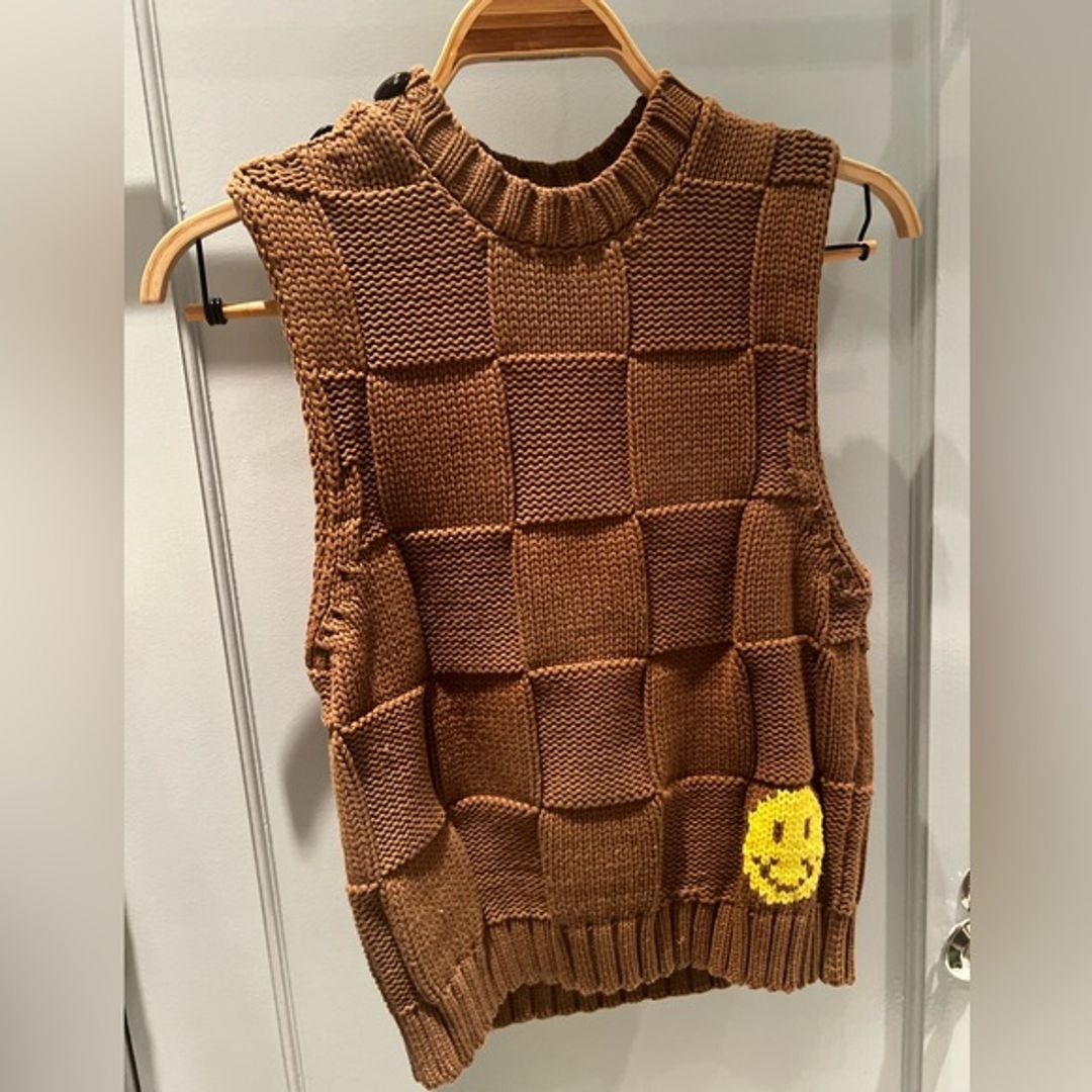 Smiley Cotton Knit Vest in Brown