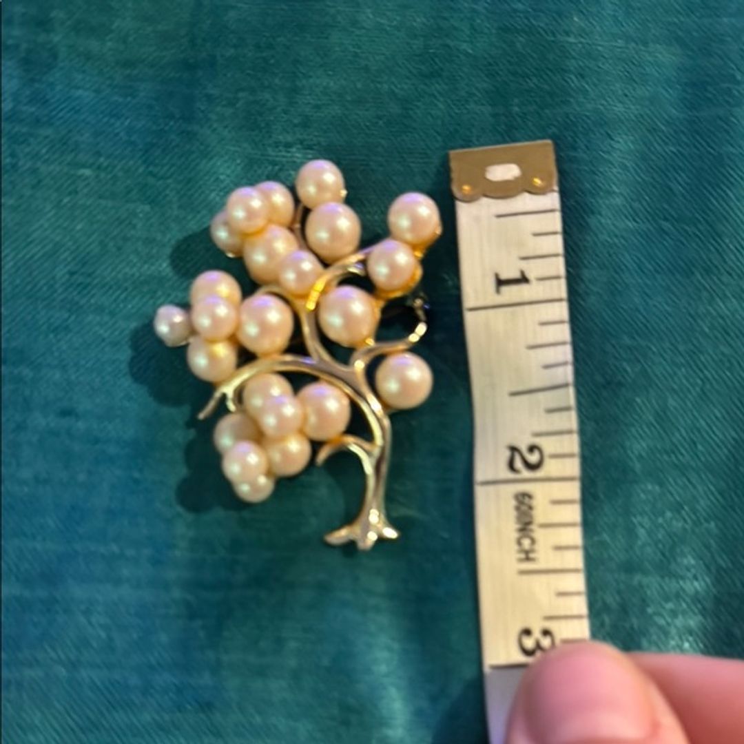 VTG White Faux Pearl Tree Brooch with Creamy Pearls
