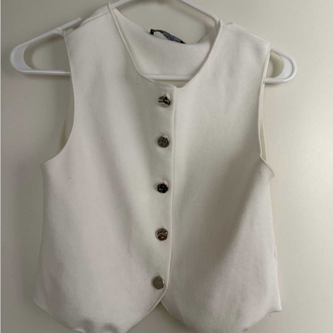 NWT Zara White Sleeveless Button-Up Top
