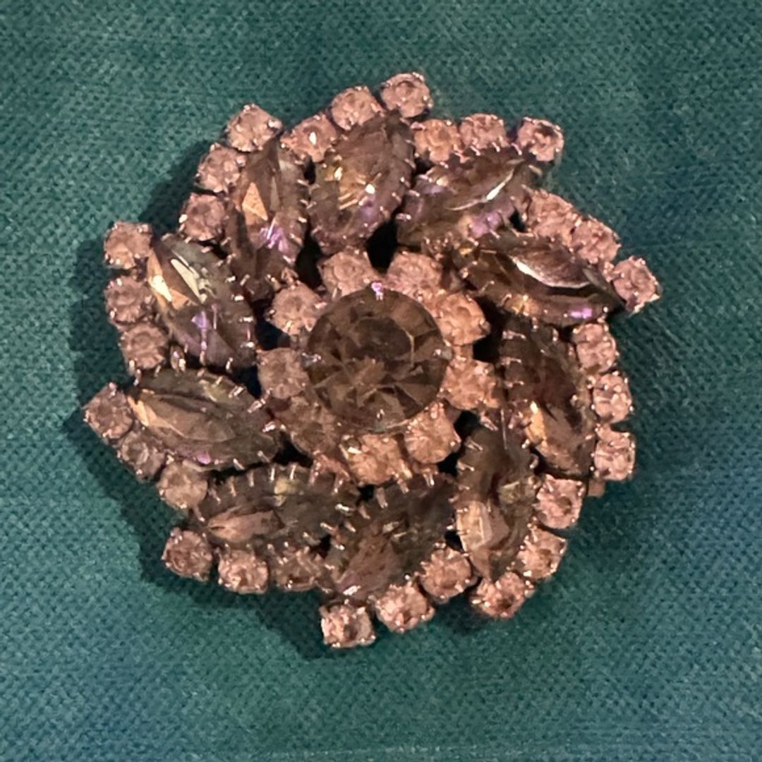 Gorgeous VTG  Silver and Gray jeweled Brooch