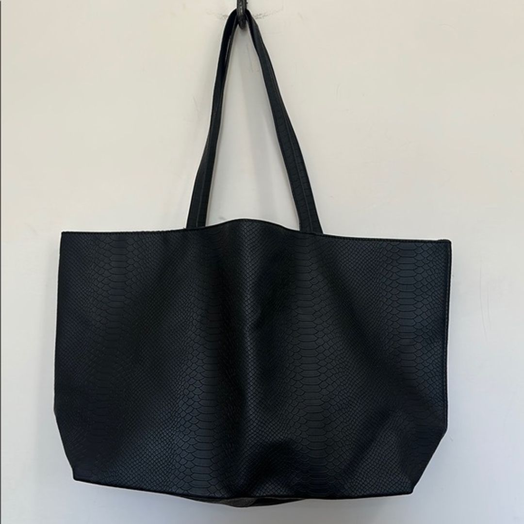 Bloomingdale's Black Snakeskin Textured Tote Handbag