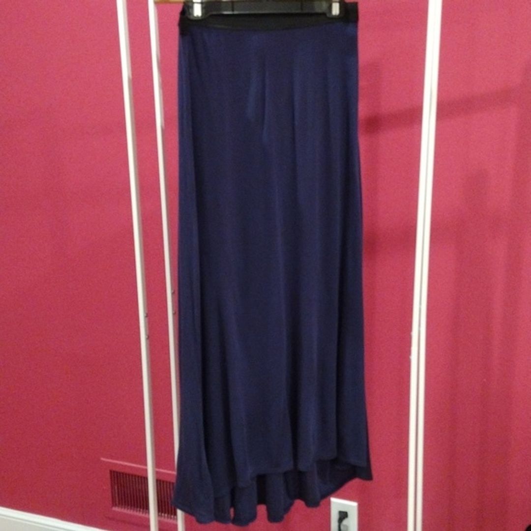 BCBG MaxAzria fishtailed maxi skirt. Blue. EUC. Size M.
