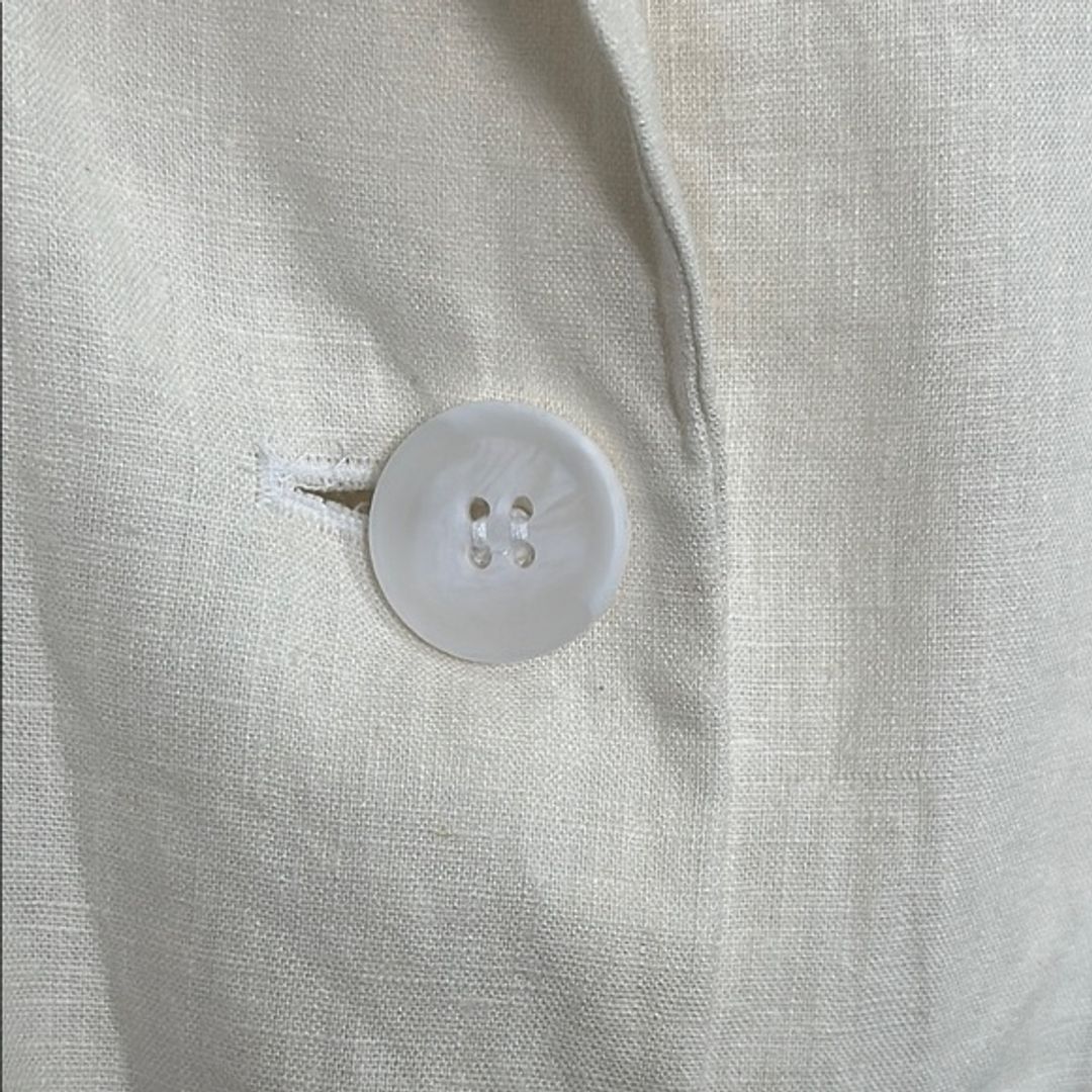 NWT Steve Madden Women's White Linen Blazer  
Key Details:  
Brand: Steve Madden  
Size and Size Locale: M, US  
Department: Women's  
Color: White  
Category: Blazer  
Length: 30.625 inches  
Material: 55% Linen, 45% Viscose  
Care Instructions: Hand wash only  
Origin: Imported  
Pattern: Solid  
Season: Spring/Summer  
Occasion: Casual to formal  
Special Features: Single button closure, easy fit