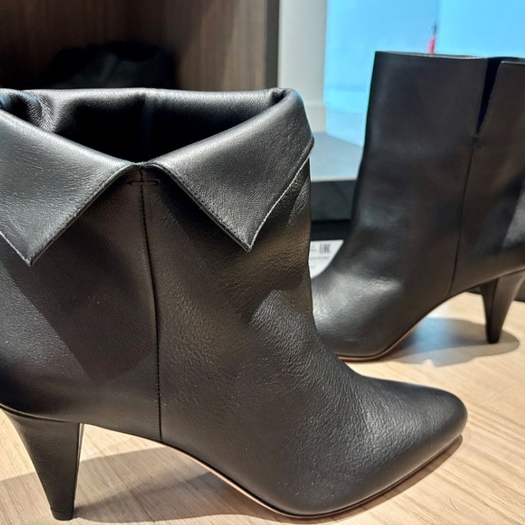 NWT Hugo Boss Carlyle Leather Booties