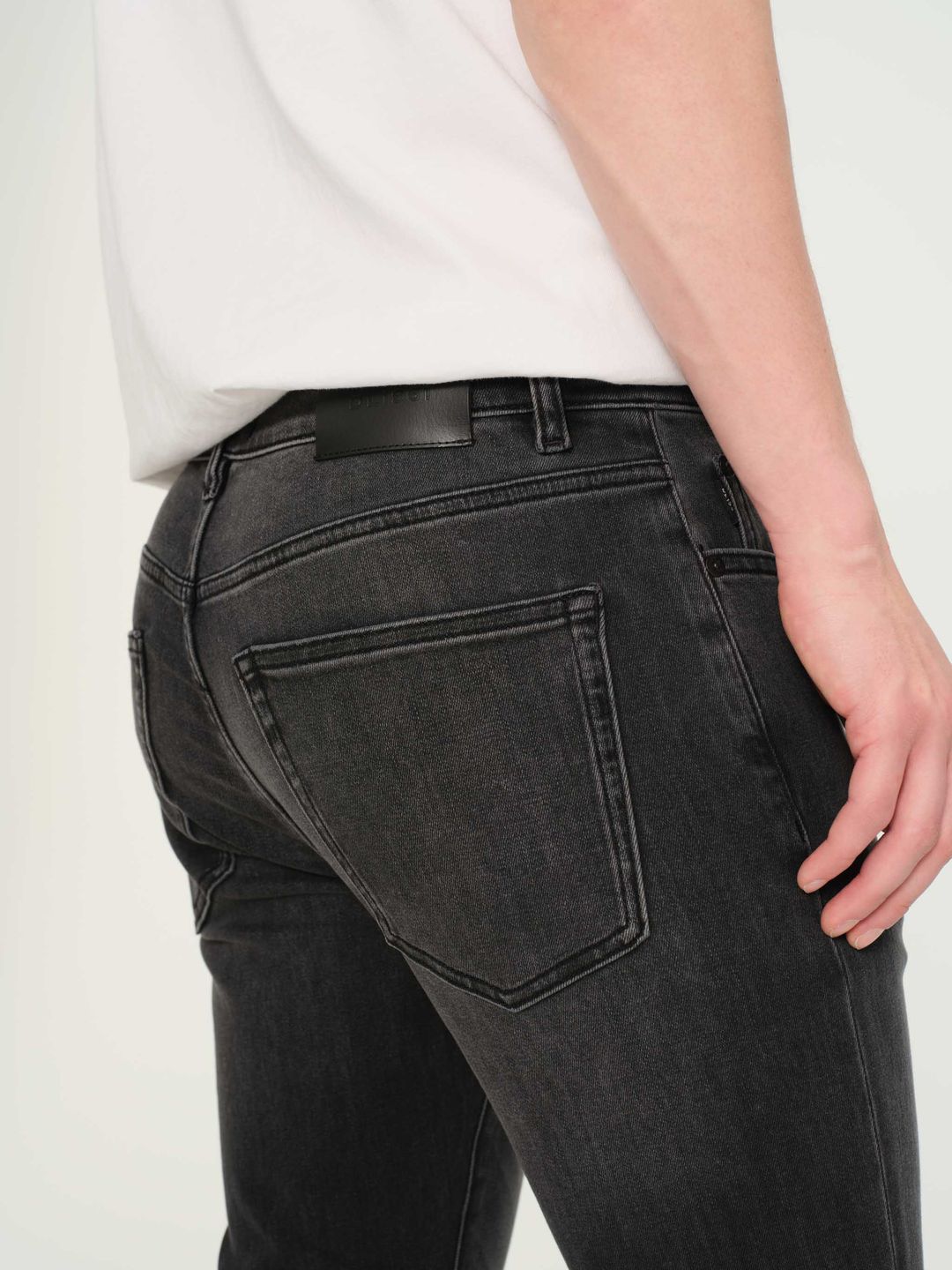 Cooper Tapered Jeans | Sable (Washed Black #7
