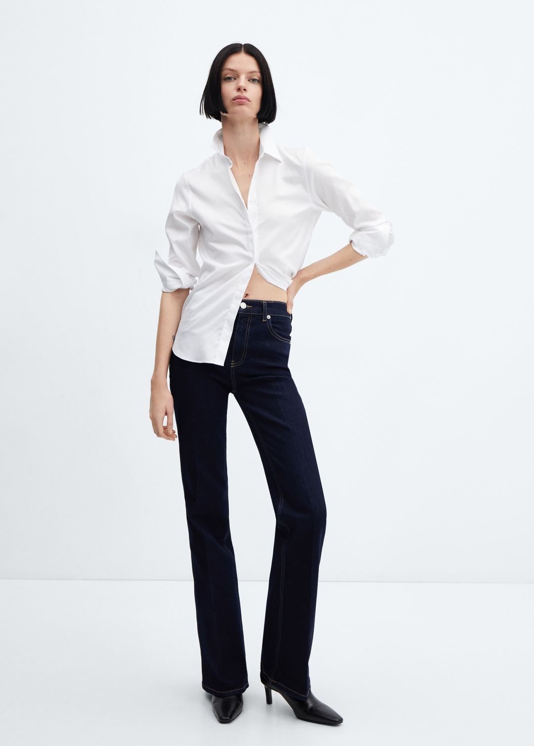 Medium-rise flared jeans