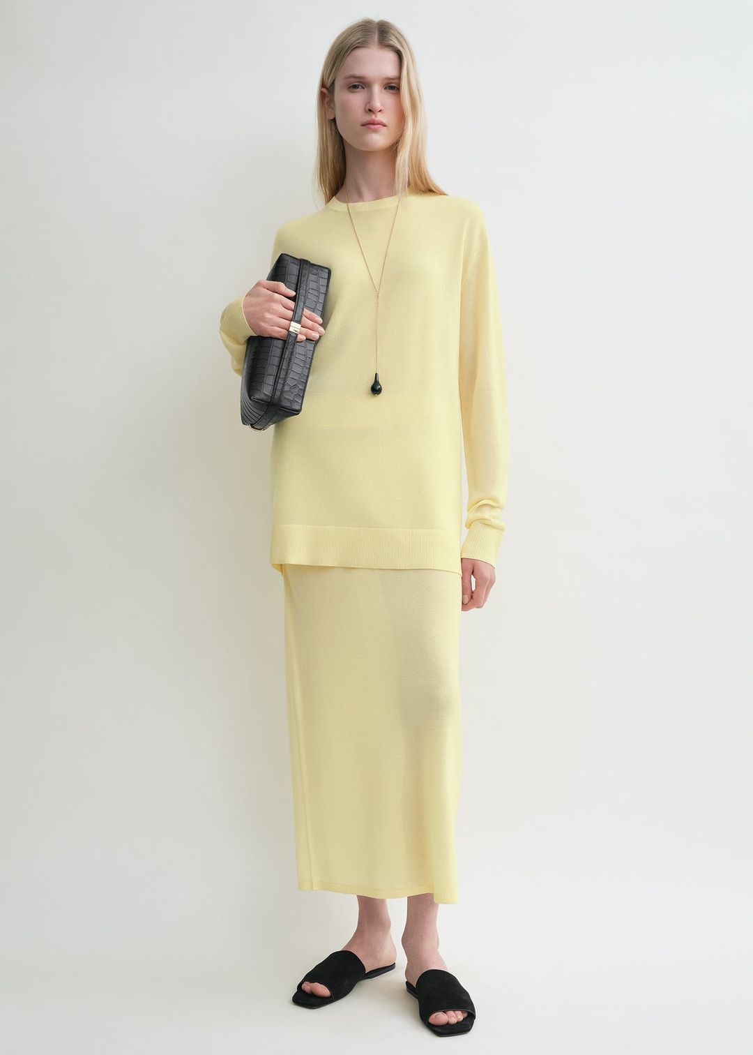 Long-sleeve tee knit straw