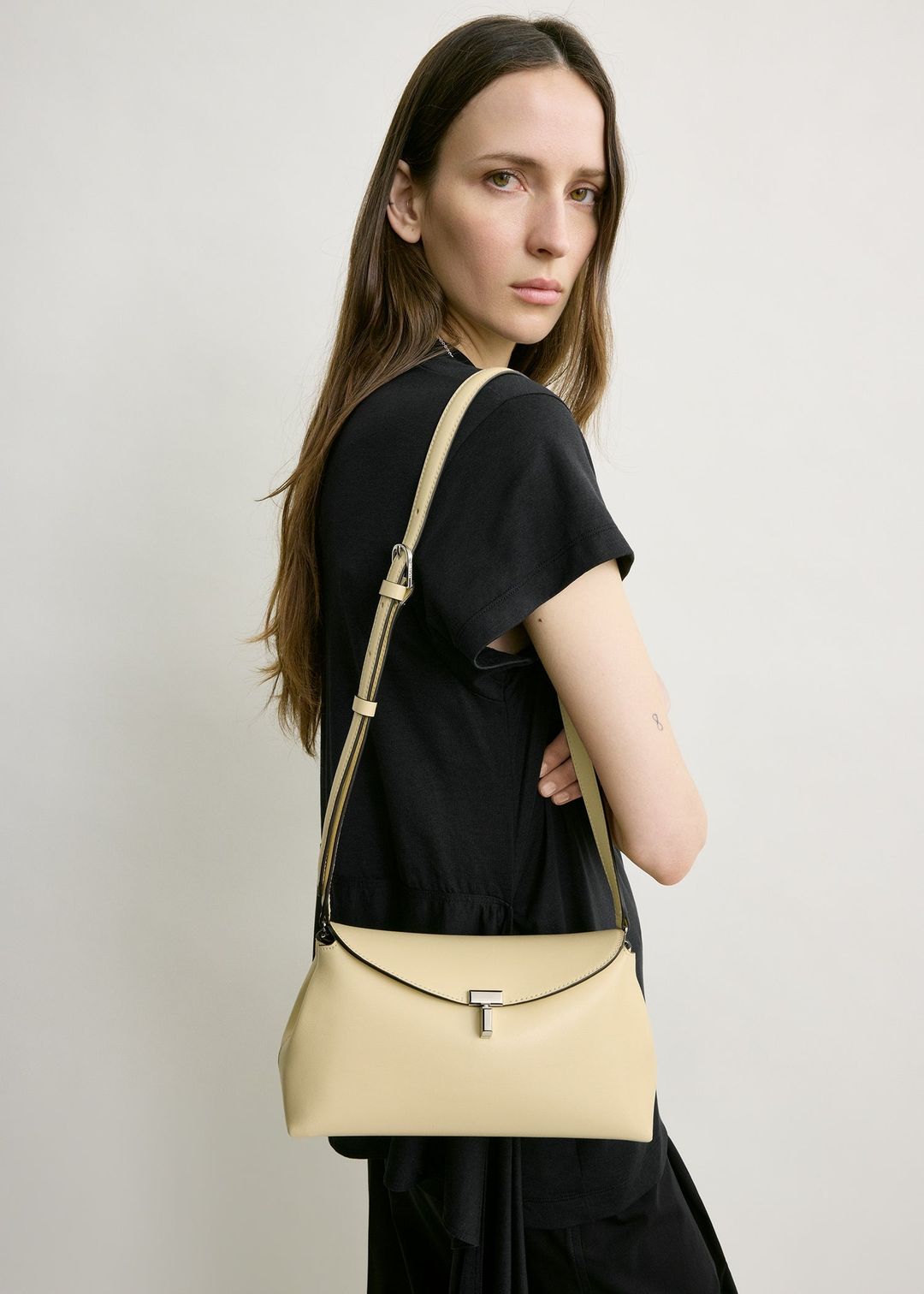 T-lock leather clutch champagne #3