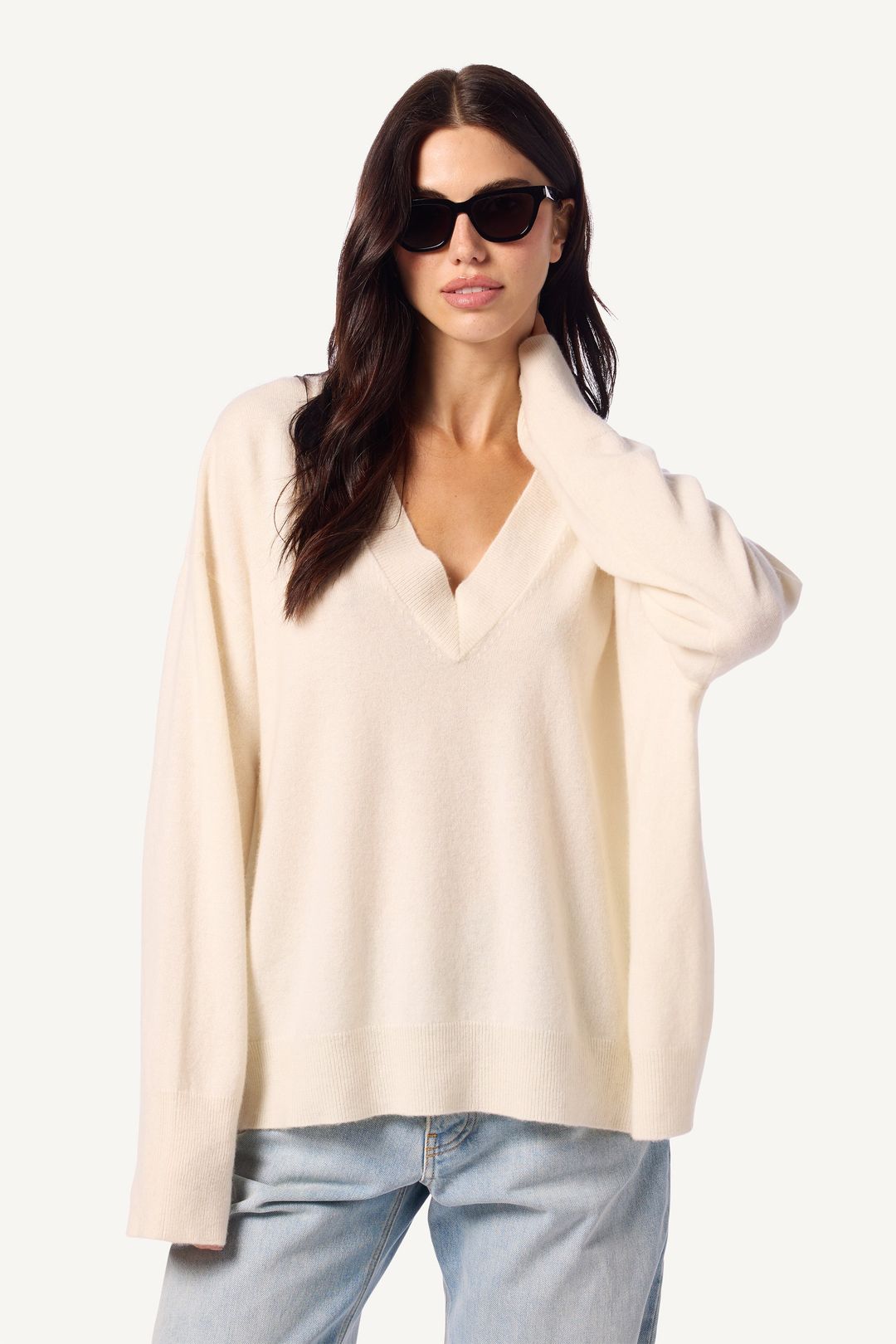 LIGHTWEIGHT NYLAH CASHMERE V-NECK PULLOVER | GARDENIA #4