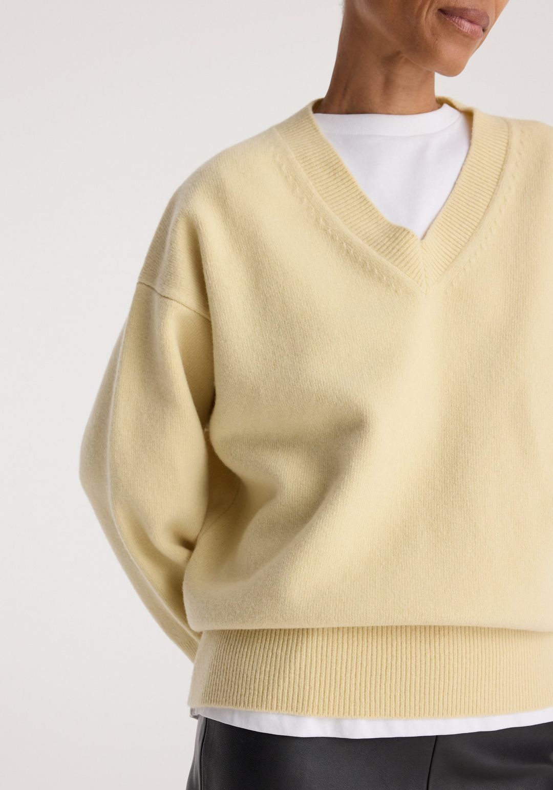Classic v-neck jumper | butter #4